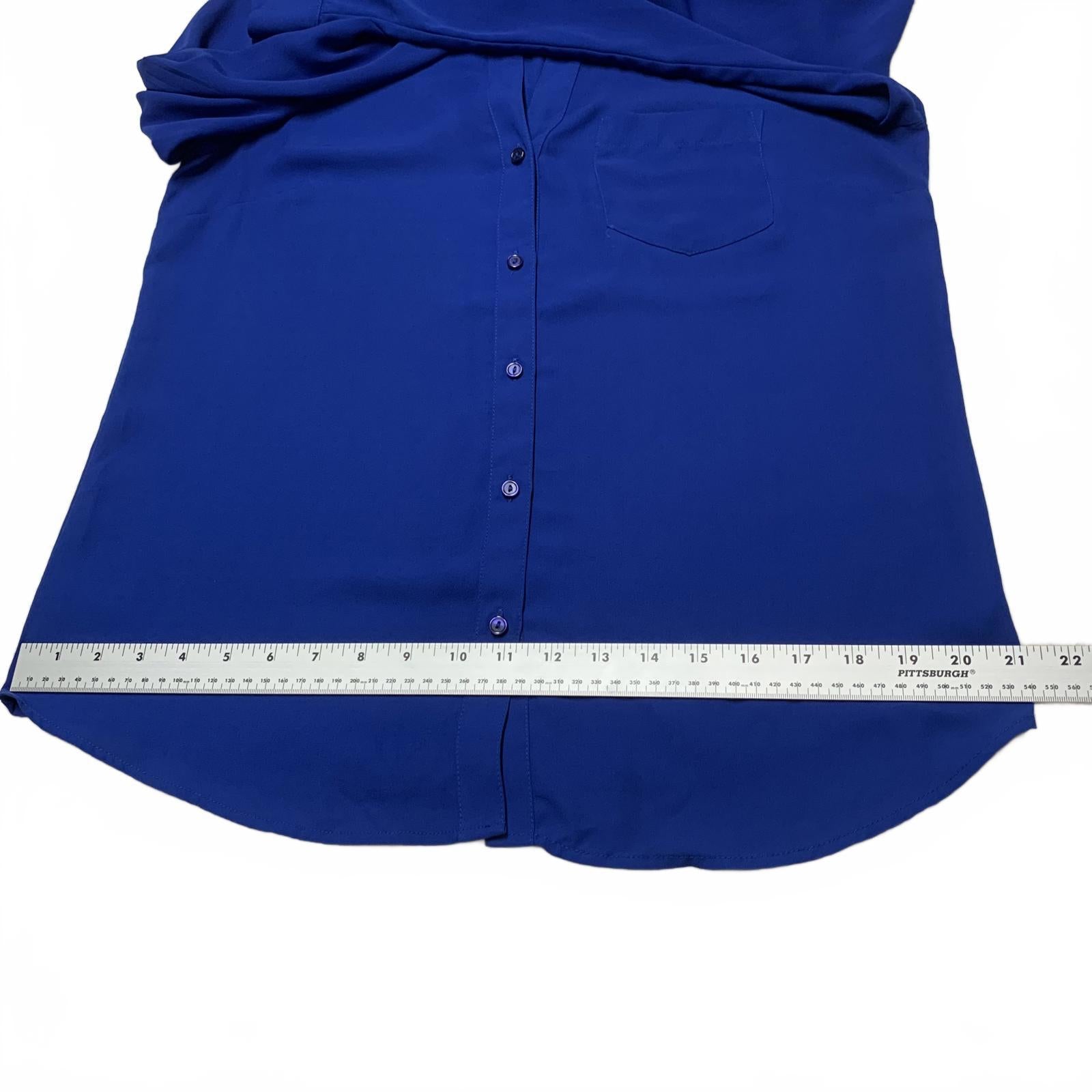 Blusa de manga larga abotonada azul rey mediano para mujer, talla limitada