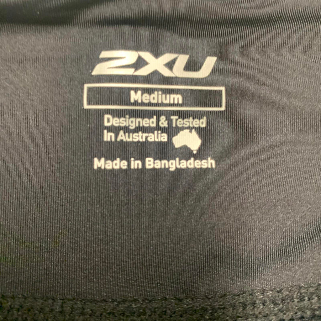 Pantalones cortos de running negros 2XU para mujer, talla mediana, talla W32, nuevo