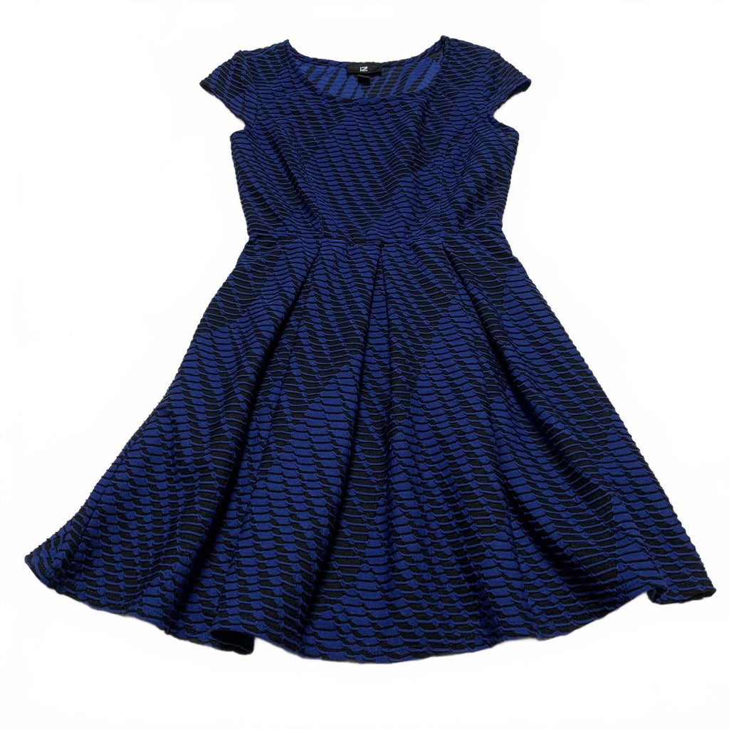 Vestido IZ Byer de corte A texturizado azul y negro talla XS para mujer