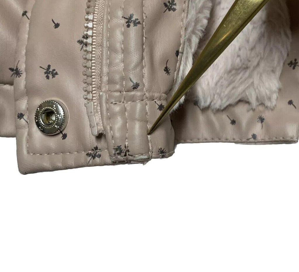 Chaqueta impermeable con capucha y forro polar con estampado floral rosa para niña de Zara, talla 3-4 años
