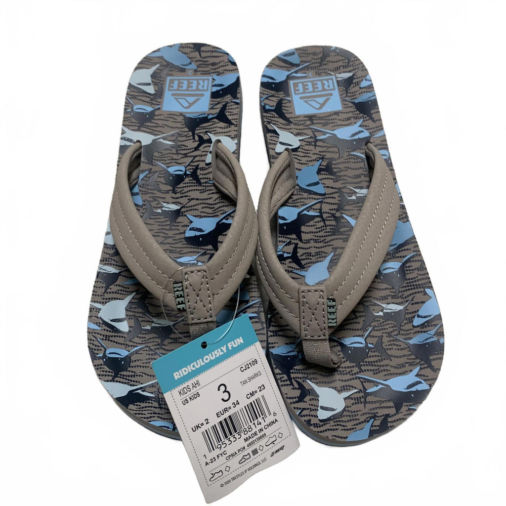 Chanclas Reef Kids Ahi talla 3 color canela con diseño de tiburones, divertidas y elegantes