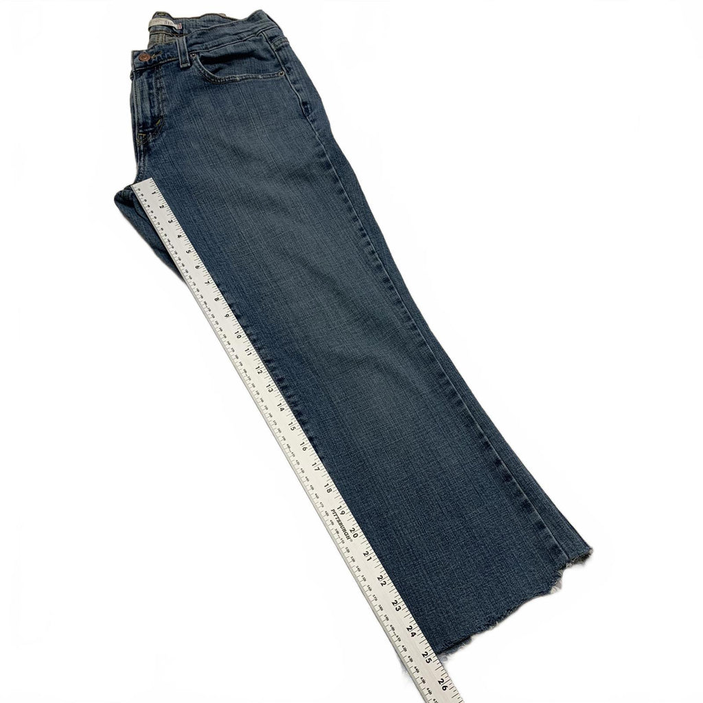 Jeans Levi's 515 Boot Cut para mujer, talla 6 L, corte de dobladillo, 25 pulgadas, azul, ancho 28 x 25 pulgadas (tamaño real)