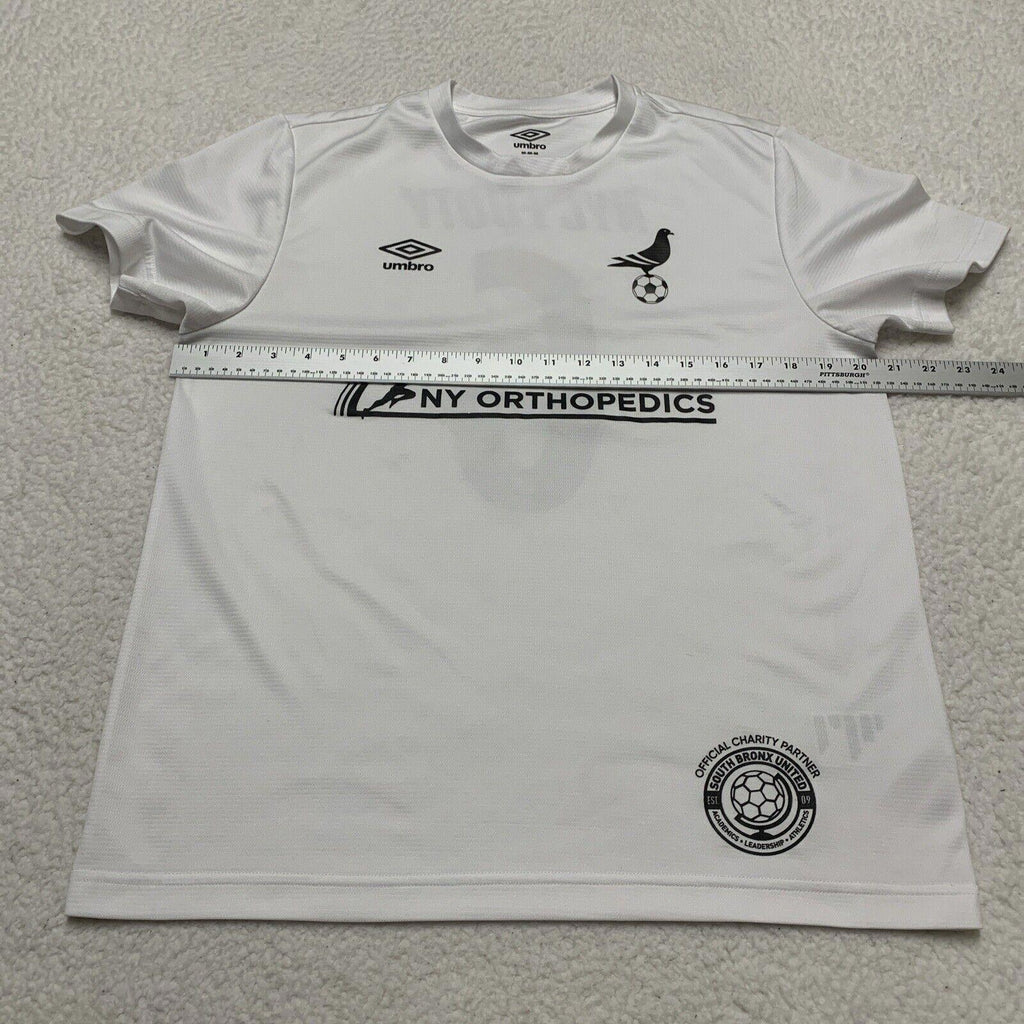 Camiseta de fútbol Umbro NYC Footy para hombre, talla mediana, color blanco, poliéster, ropa deportiva