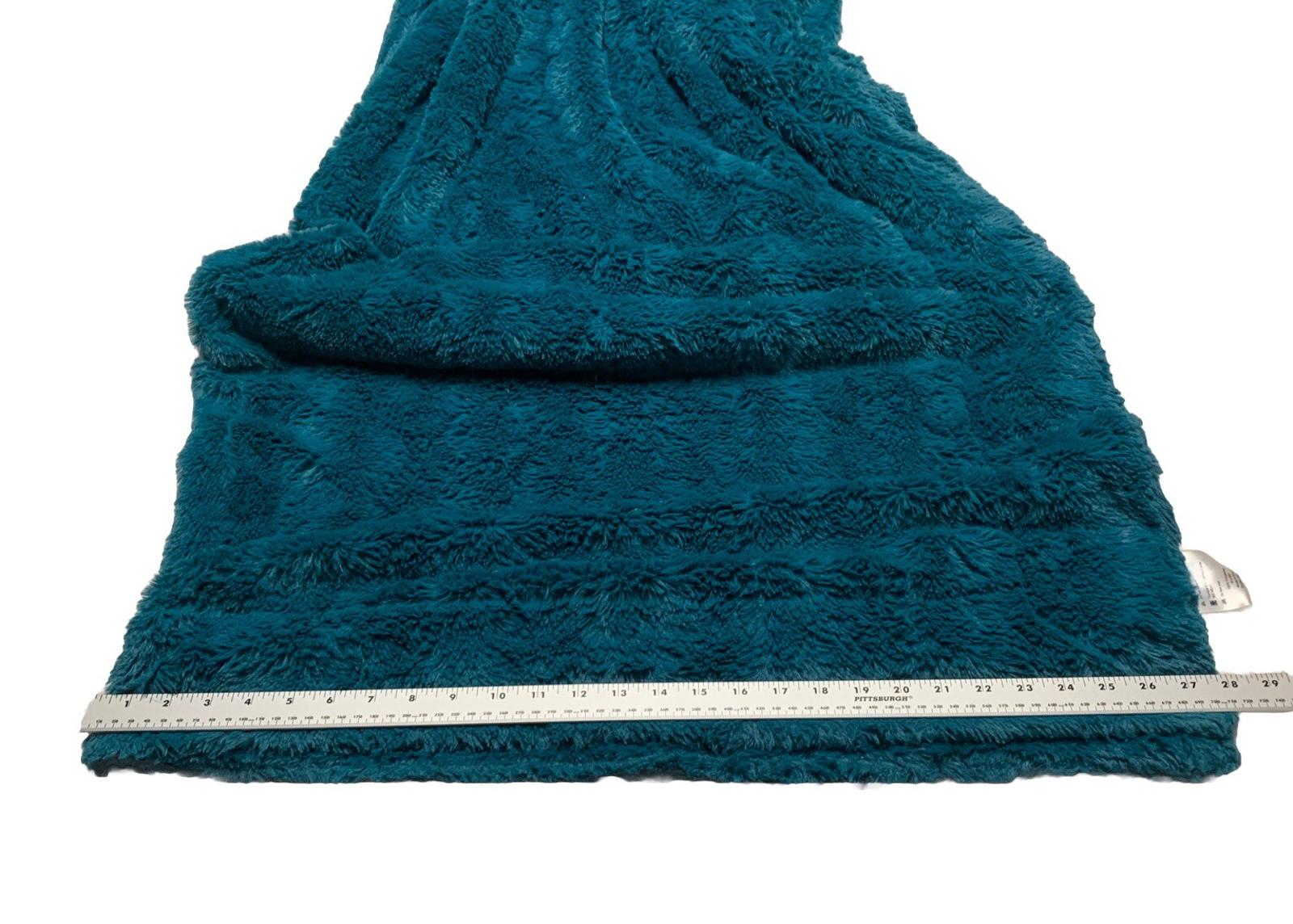 Manta de piel sintética de lujo Everlasting Comfort de 50” x 65”, suave y esponjosa, de doble cara