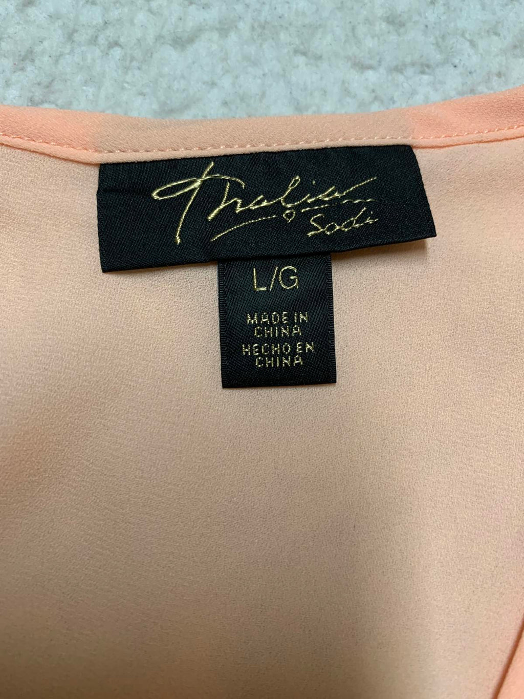 Blusa Thalia Sodi Forever 21 para mujer, talla grande, color melocotón, con mangas de encaje acampanadas