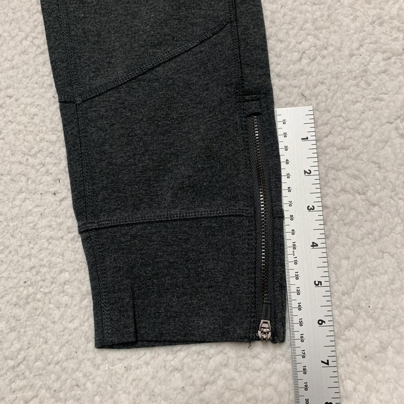 Calvin Klein Women's Large Gray Athletic Leggings Capri W30