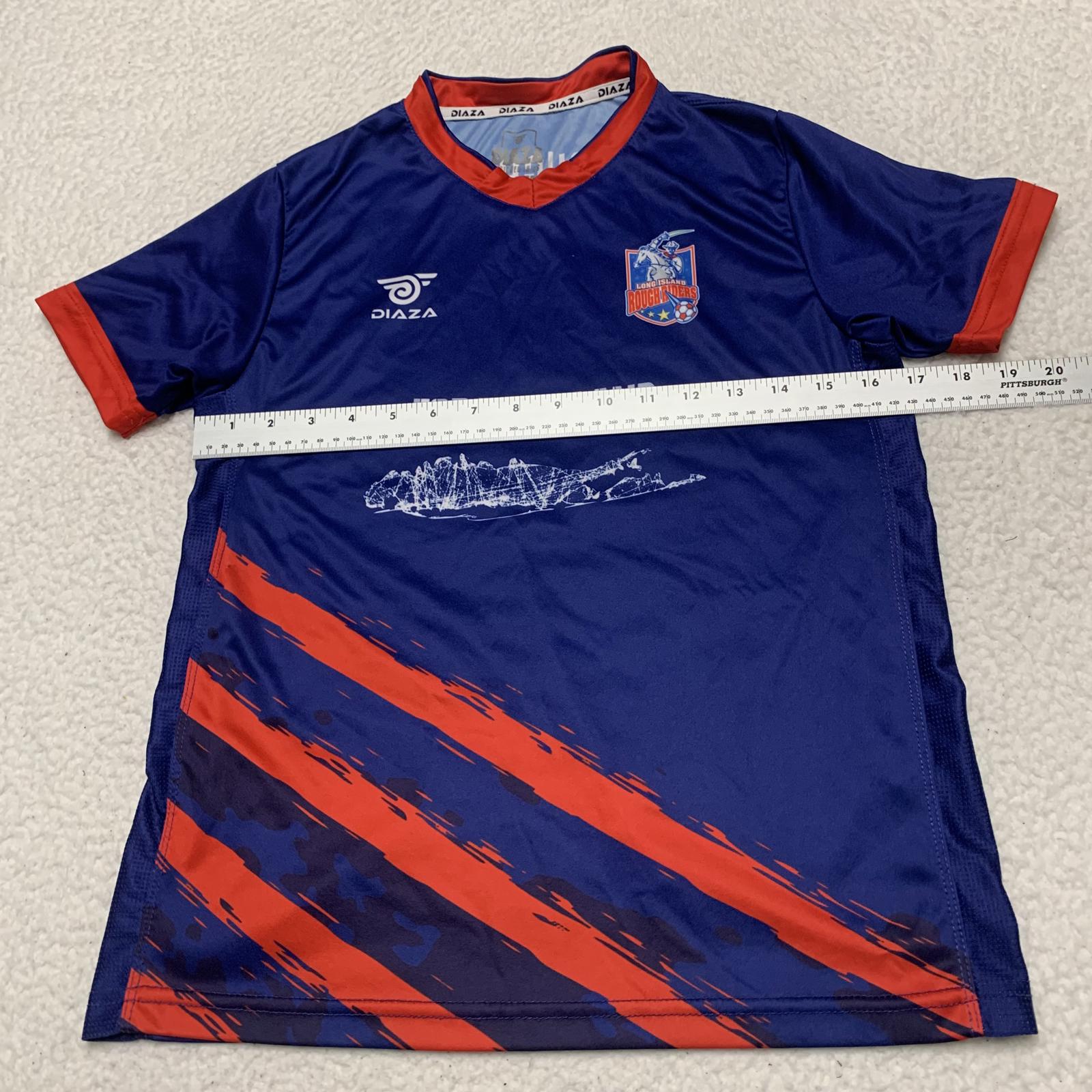 Camiseta de fútbol juvenil de los Rough Riders de Diaza Design en azul medio y rojo de EE. UU.