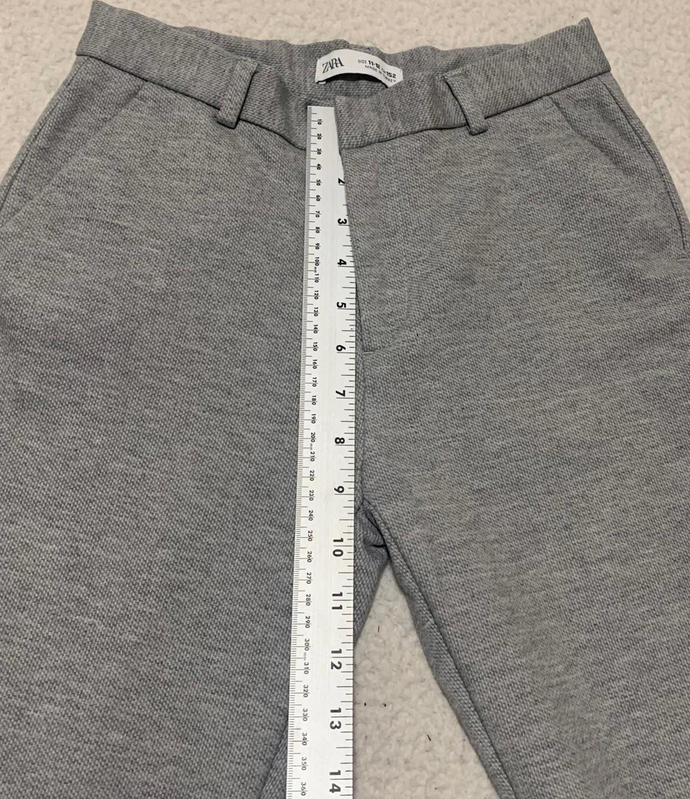 Pantalones rectos grises para niño Zara, talla 11-12, color pavo, ancho 24 x 25 L