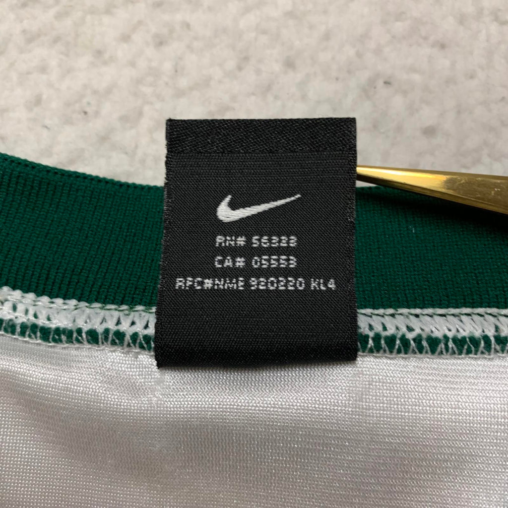 Vintage Nike Mens Raiders Basketball Jersey #15 Sz M White Late 90s Y2K