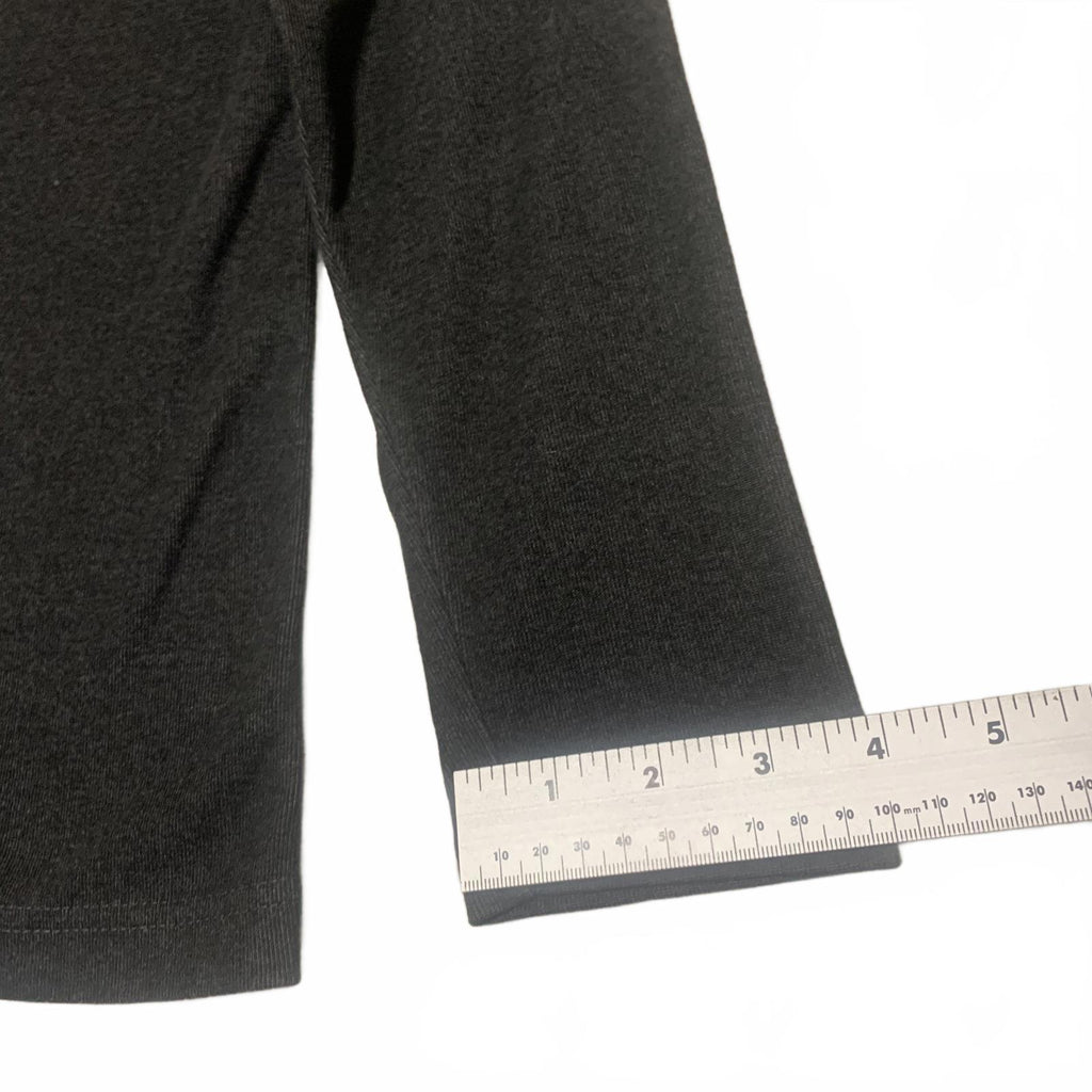 Suéter tipo cárdigan minimalista con botones en gris carbón de Flatseven para mujer, talla M