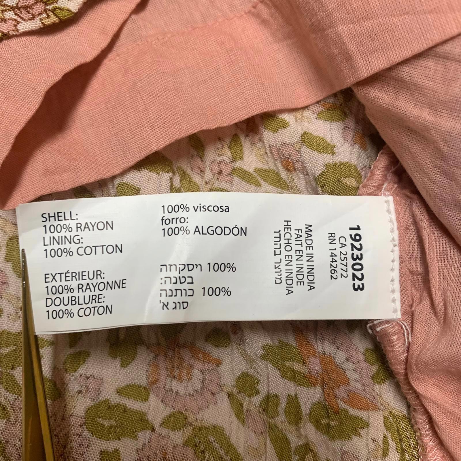 Blusa de manga corta con volantes y cuello en V floral talla grande para mujer de Black Tape India