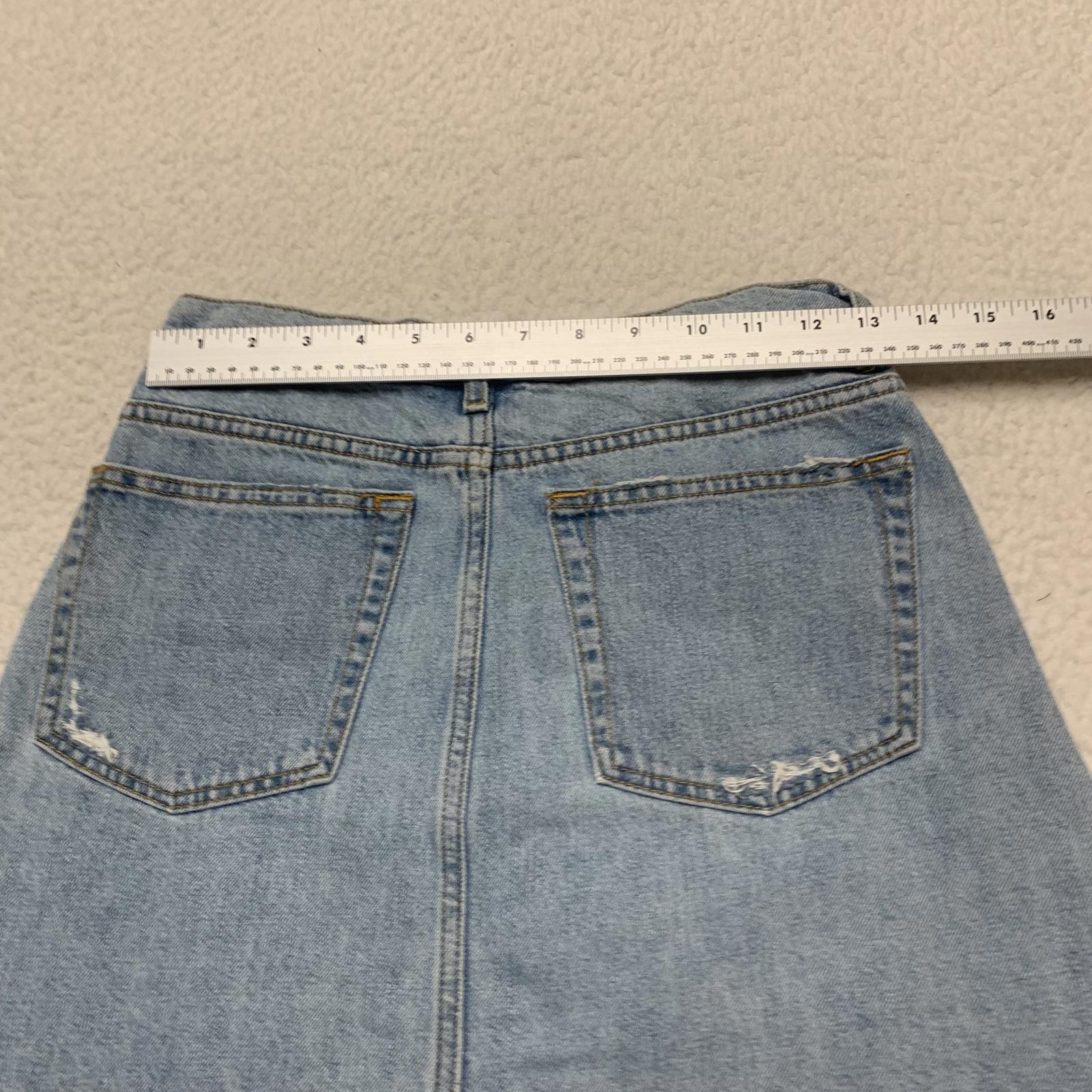 Falda vaquera desgastada azul claro para mujer de Zara, talla M, con detalles de cuentas de perla