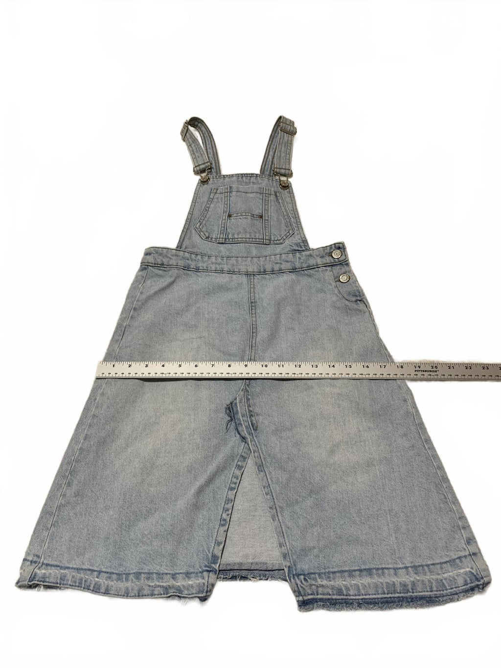 Falda vaquera desgastada con lavado claro y dobladillo deshilachado de Zara para niñas, talla 13/14