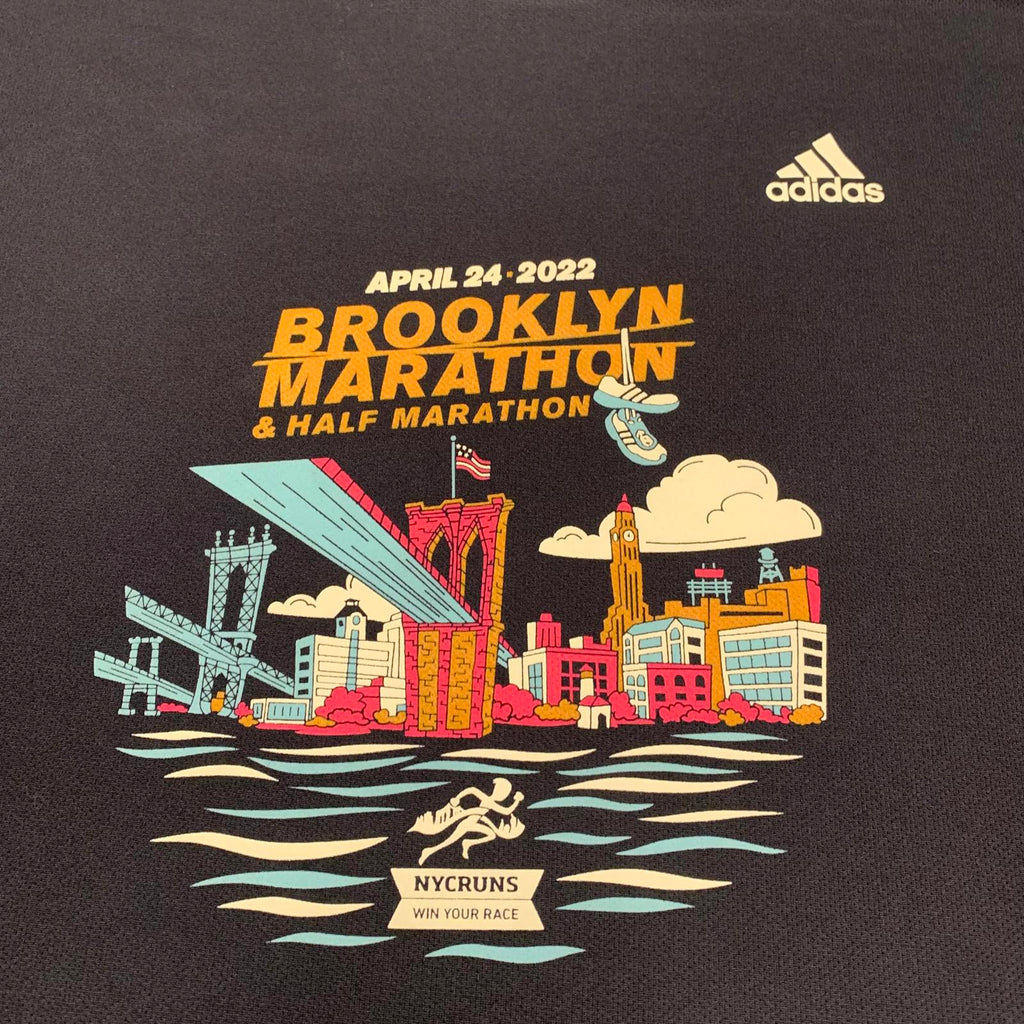 Camiseta Adidas Aeroready para el Maratón de Brooklyn 2022 (talla XL), color azul marino