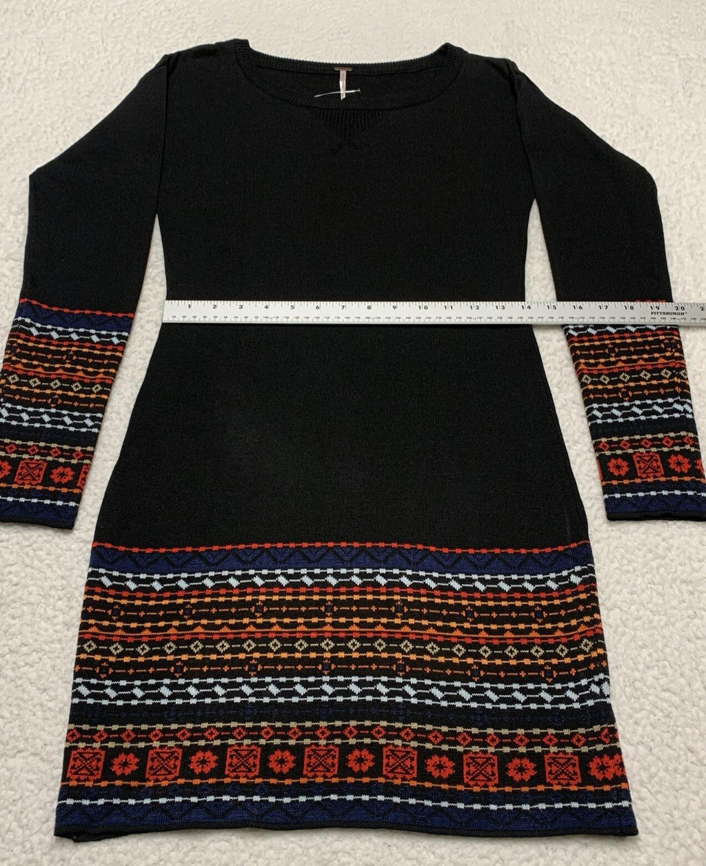 Vestido midi ajustado de punto negro pequeño de POOF Junior con ajuste elástico