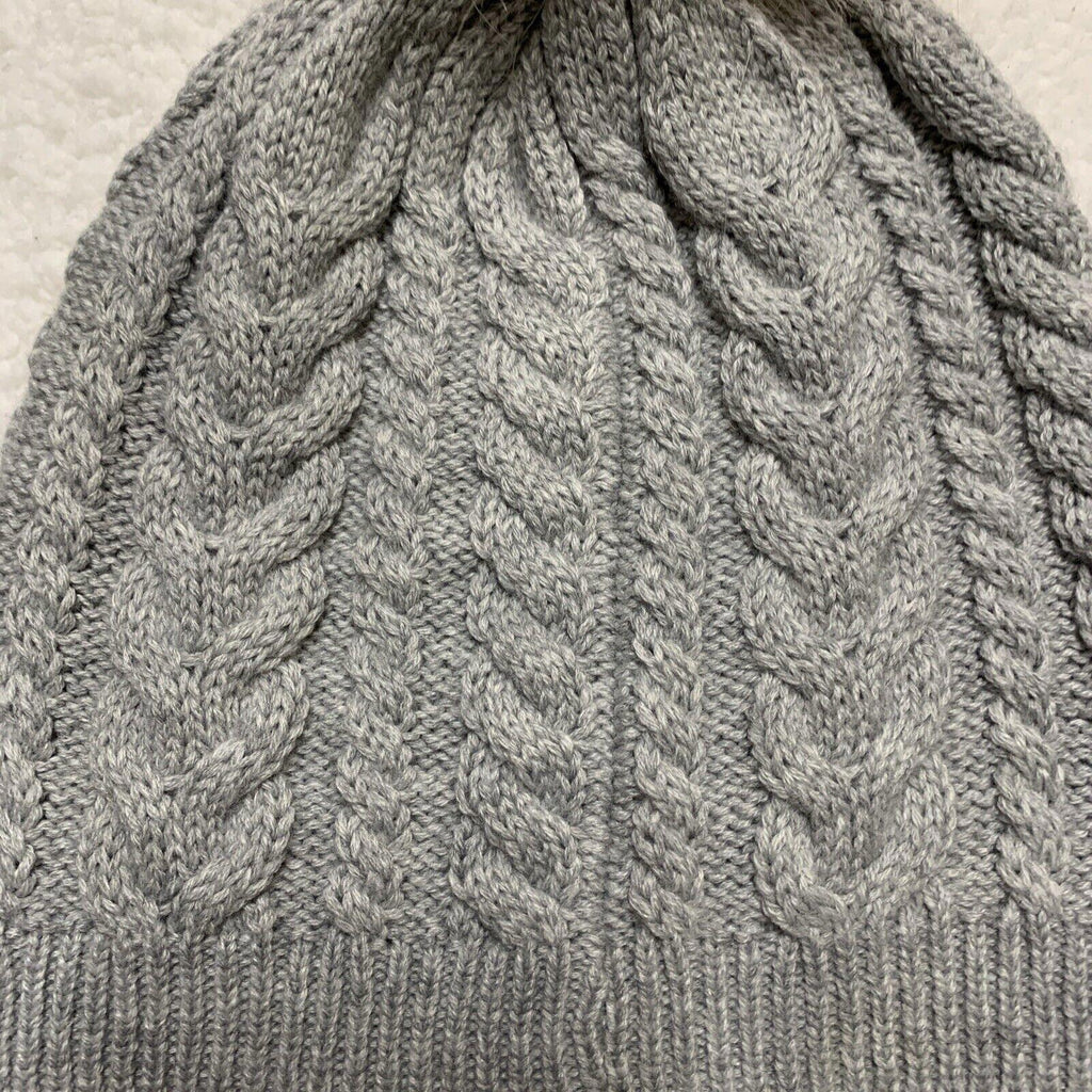 Gorro de invierno de punto trenzado J Crew, gorro gris, pompón blanco hueso