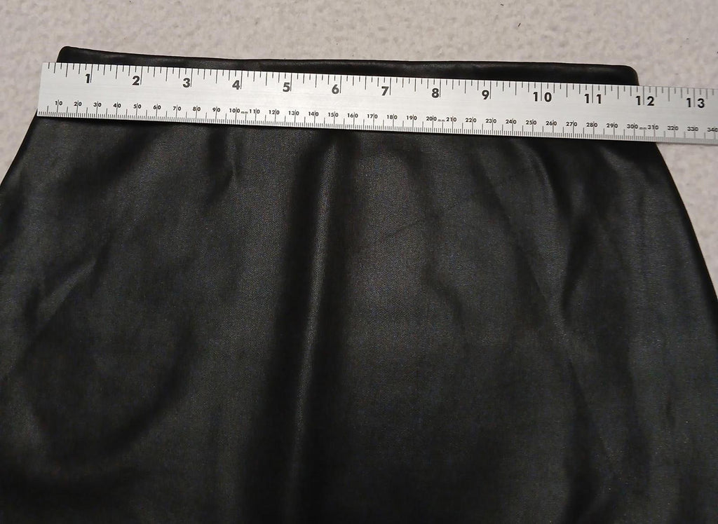 Falda tubo pequeña de piel sintética negra para mujer de Charlotte Russe