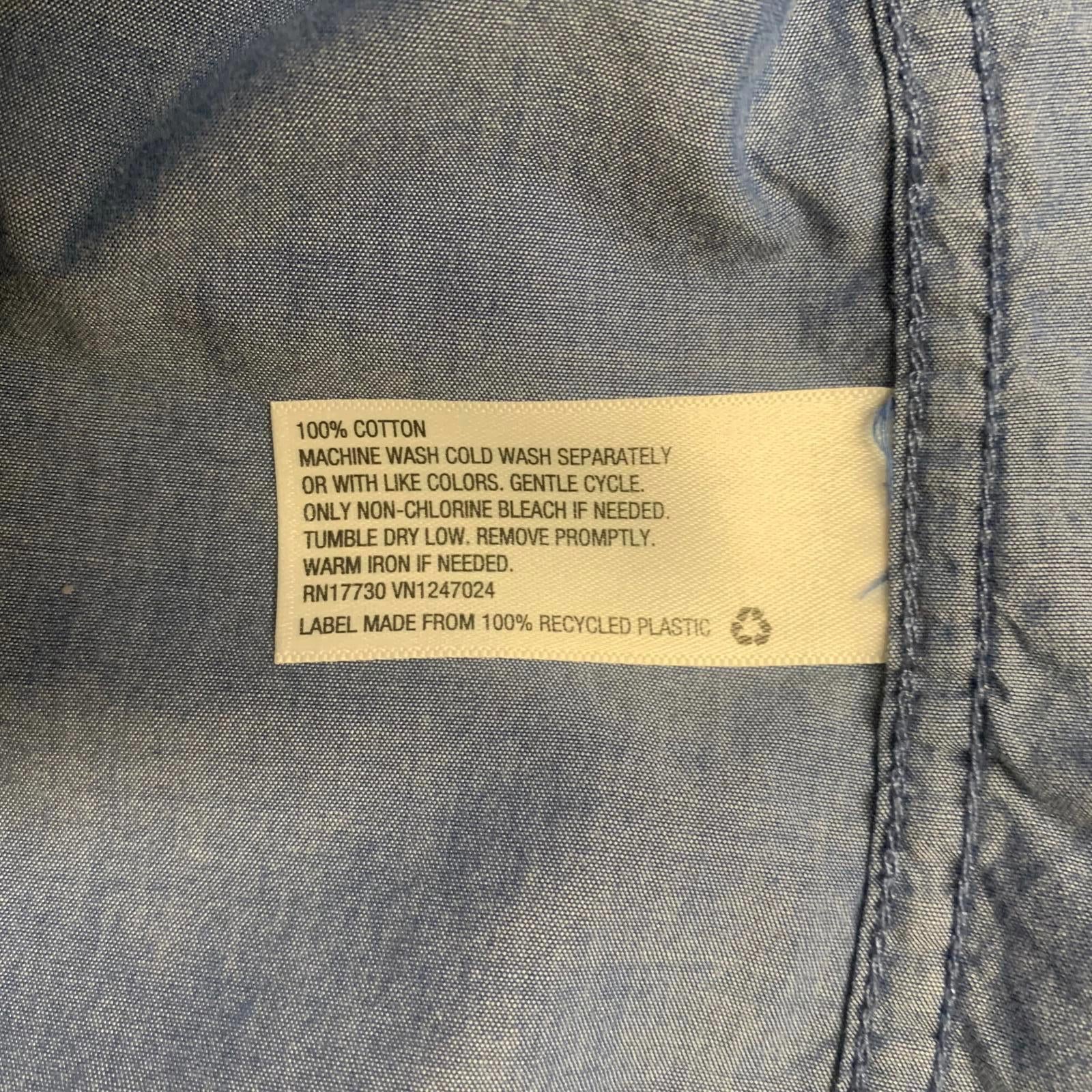 Camisa de mezclilla suave azul claro con botones Goodfellow &amp; Co para hombre, talla pequeña