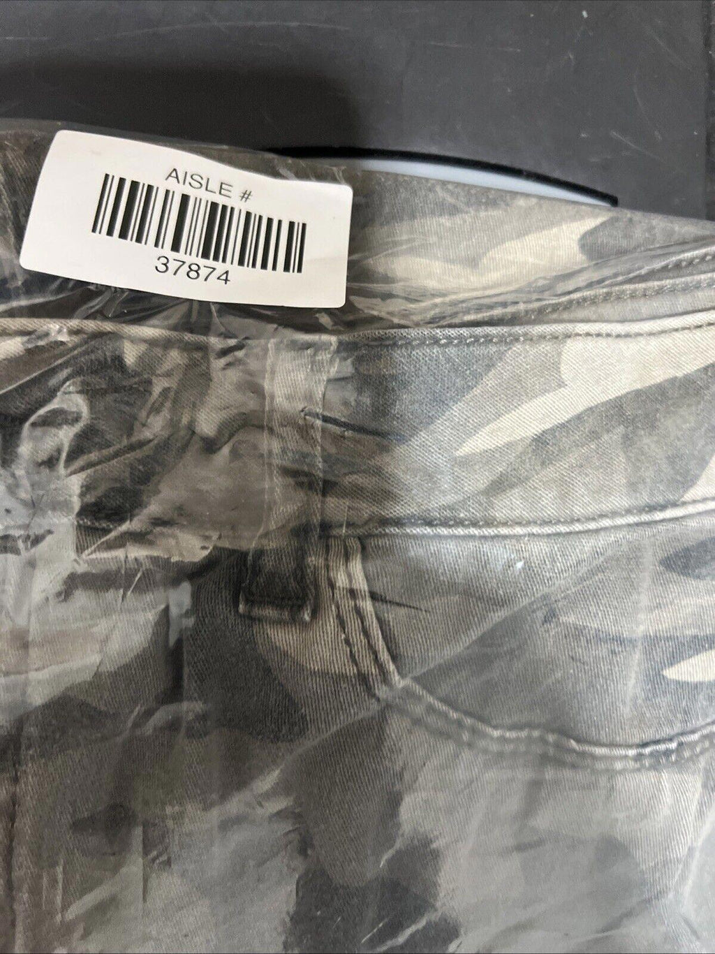 Pantalones rectos con estampado de camuflaje verde oliva para niños de la marca Rewash, talla 7/28