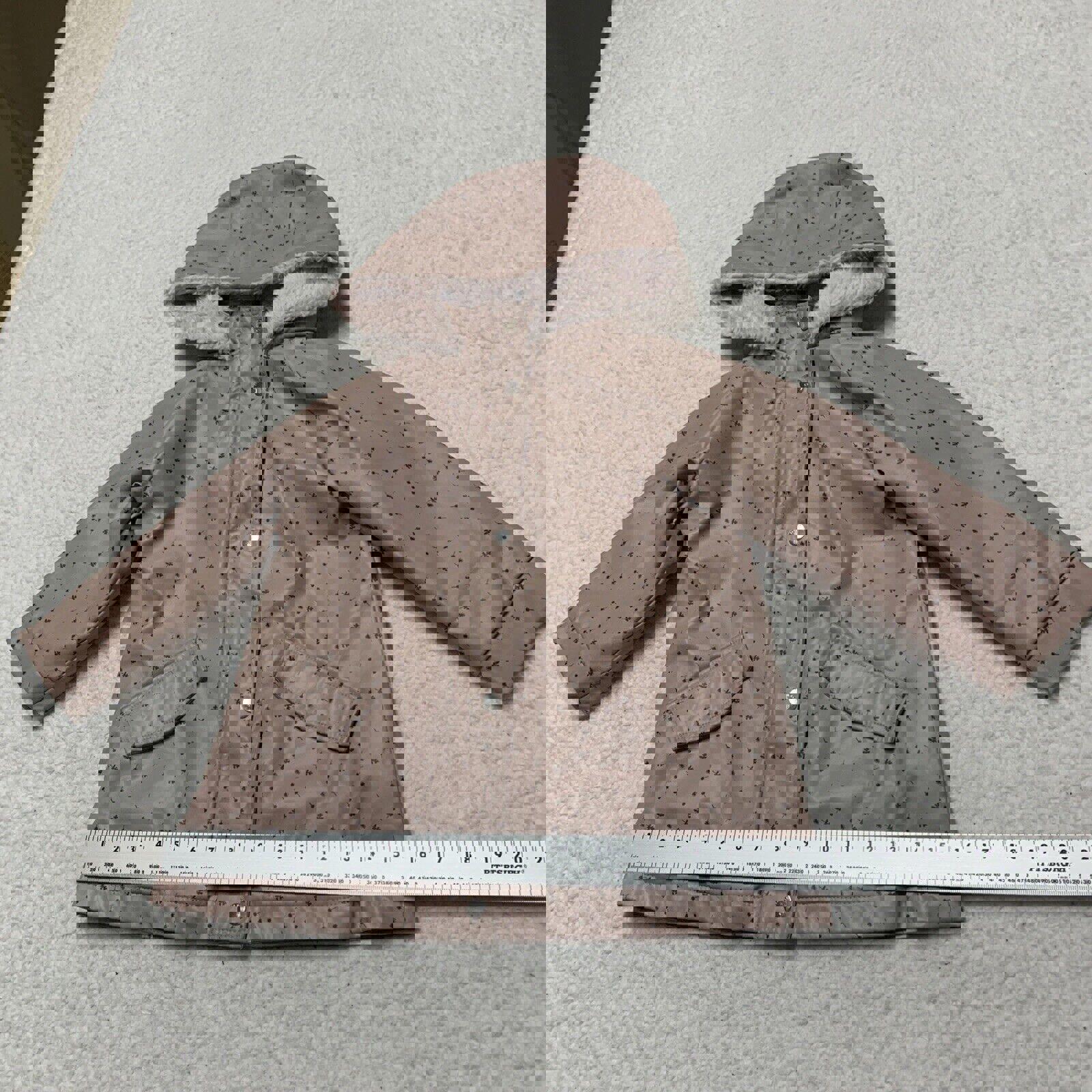 Chaqueta impermeable con capucha y forro polar con estampado floral rosa para niña de Zara, talla 3-4 años