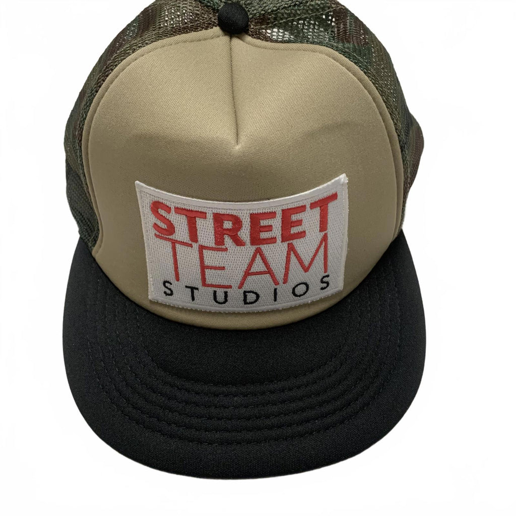 Gorra de camionero DISTRICT Street Team Studios para hombre, color verde camuflaje