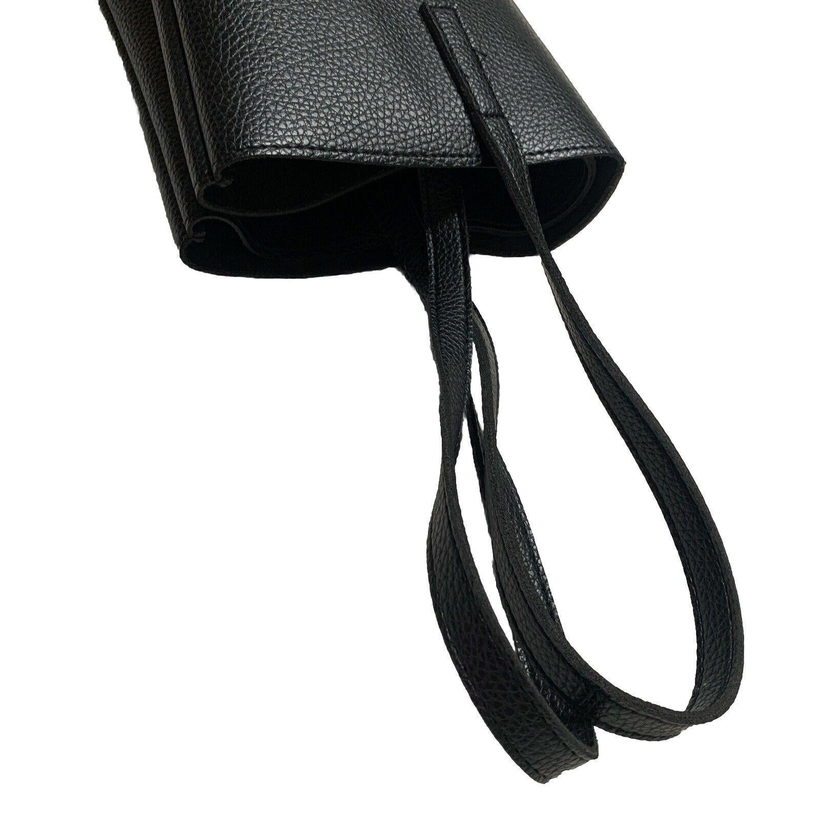 Bolso tote de piel vegana suave con diseño granulado de rayas grises y negras para mujer de Vince Camuto