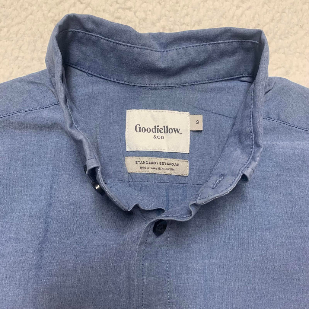 Camisa de mezclilla suave azul claro con botones Goodfellow &amp; Co para hombre, talla pequeña