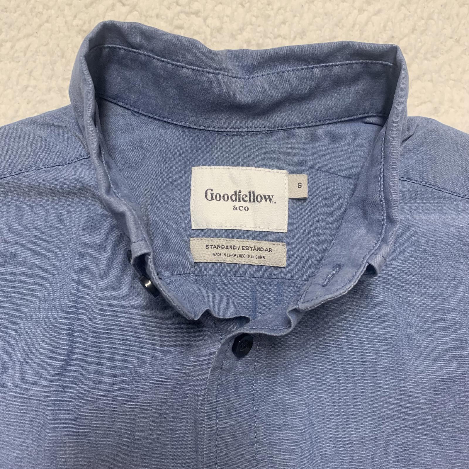 Camisa de mezclilla suave azul claro con botones Goodfellow &amp; Co para hombre, talla pequeña
