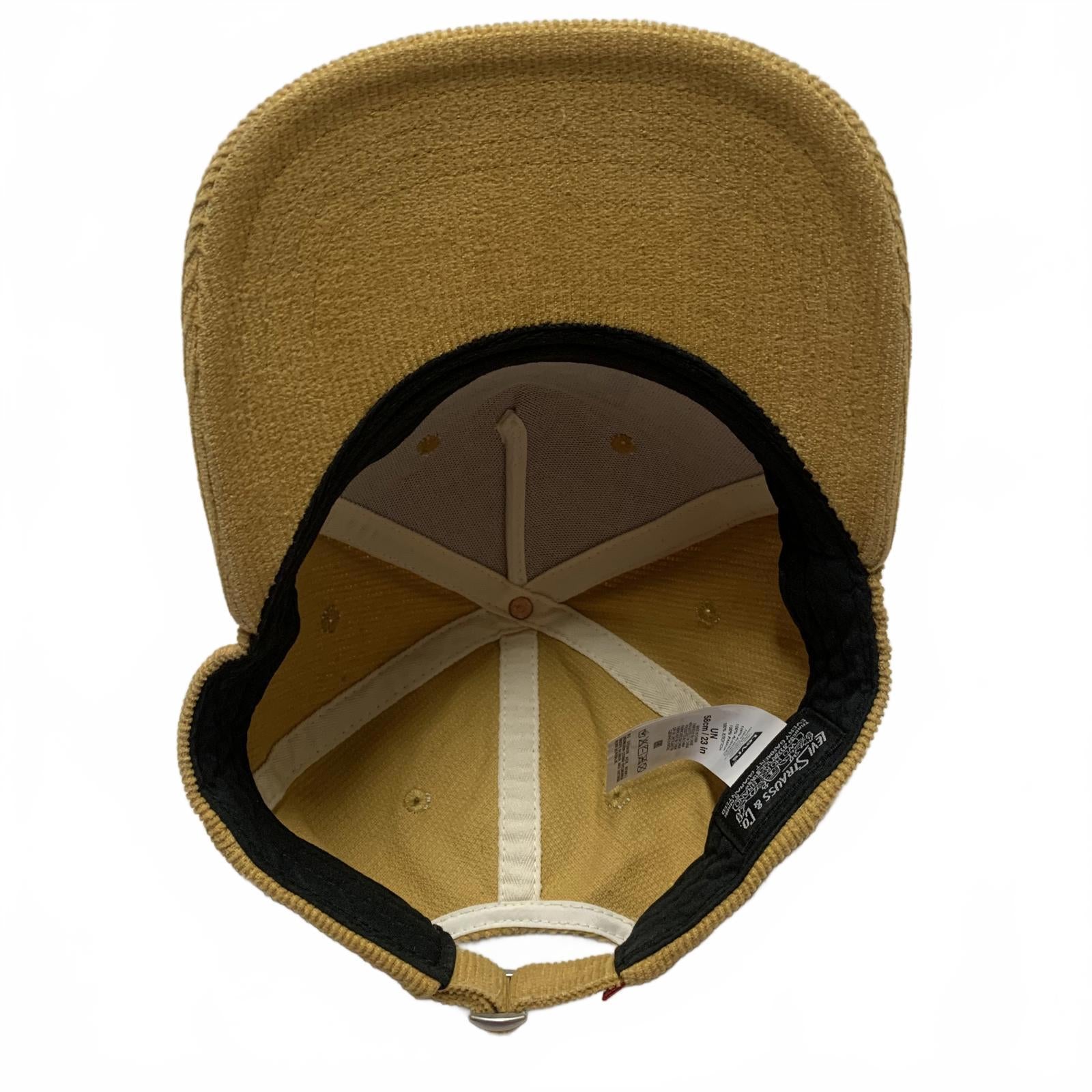 Gorra de pana Levi's para hombre con parche de montaña en amarillo mostaza