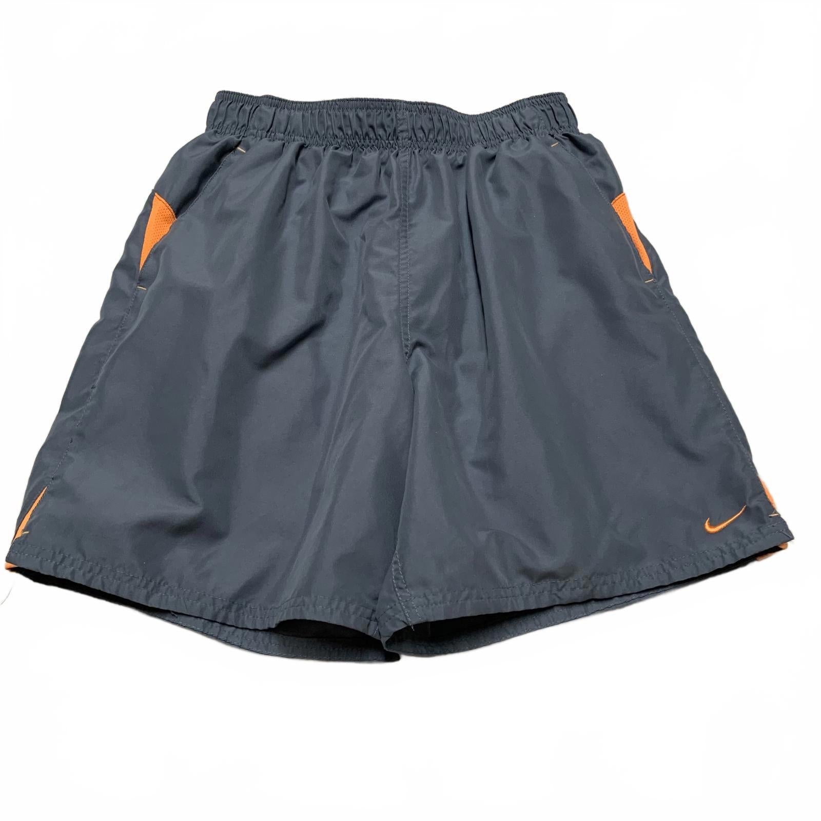 Pantalones cortos deportivos Nike para hombre, talla M, con detalles en gris y naranja, para correr