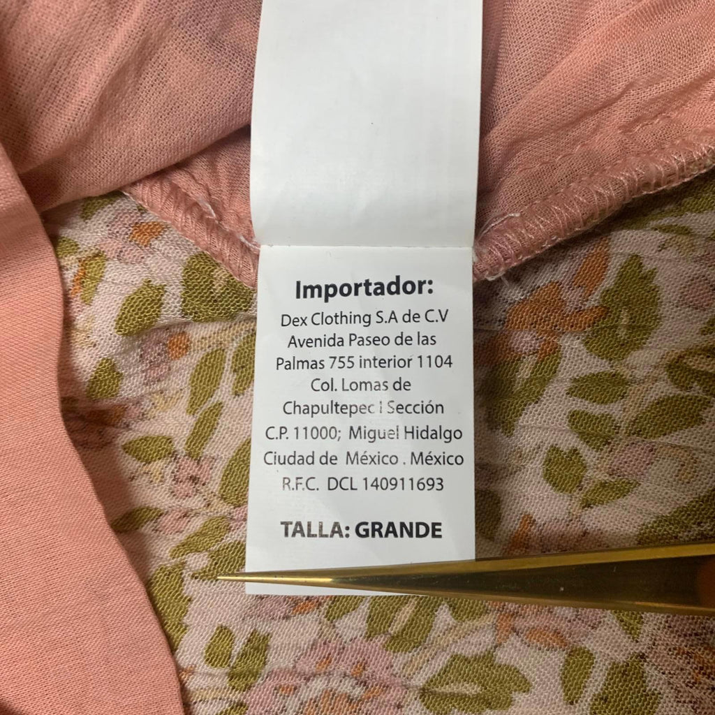 Blusa de manga corta con volantes y cuello en V floral talla grande para mujer de Black Tape India