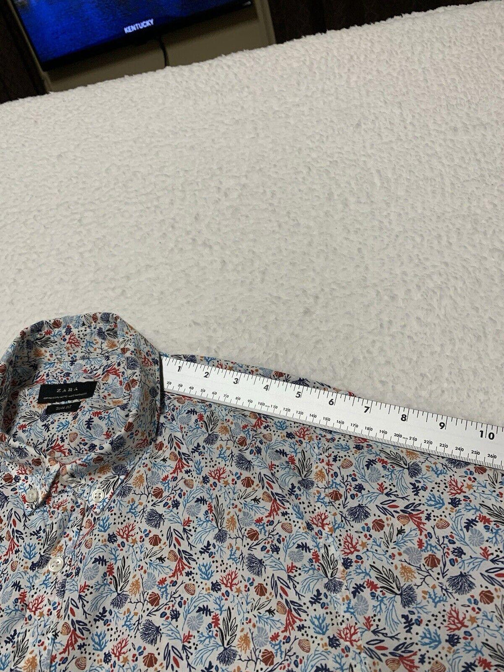 Camisa informal de manga corta y corte entallado con botones de Zara, talla M, estampado de conchas marinas
