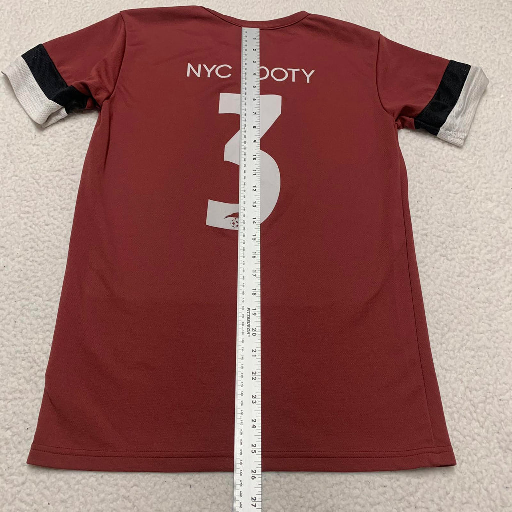 Camiseta de fútbol PUMA NYC Footy para hombre, talla S, color burdeos