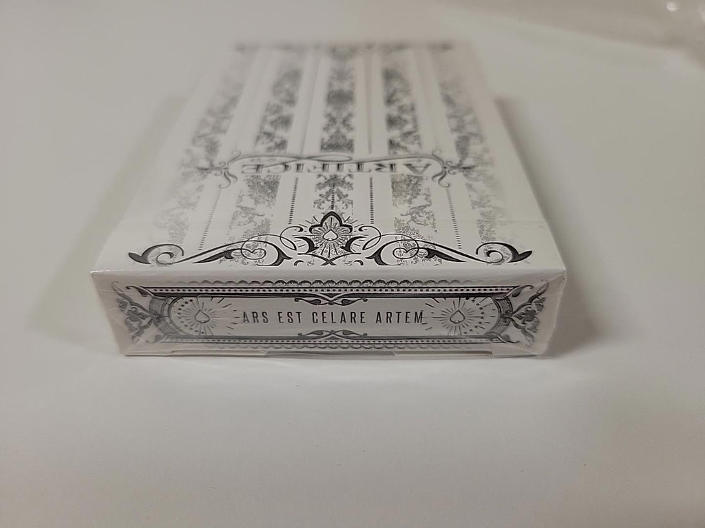 Baraja elegante blanca y negra de The Ellusionist Artifice