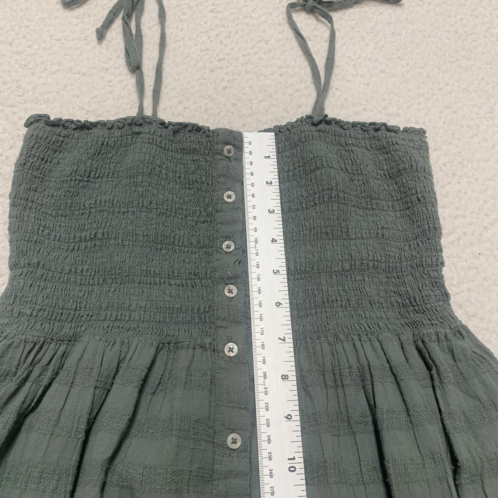 Vestido midi verde fruncido Aerie para mujer, talla XS, con botones en el exterior y tirantes sin mangas