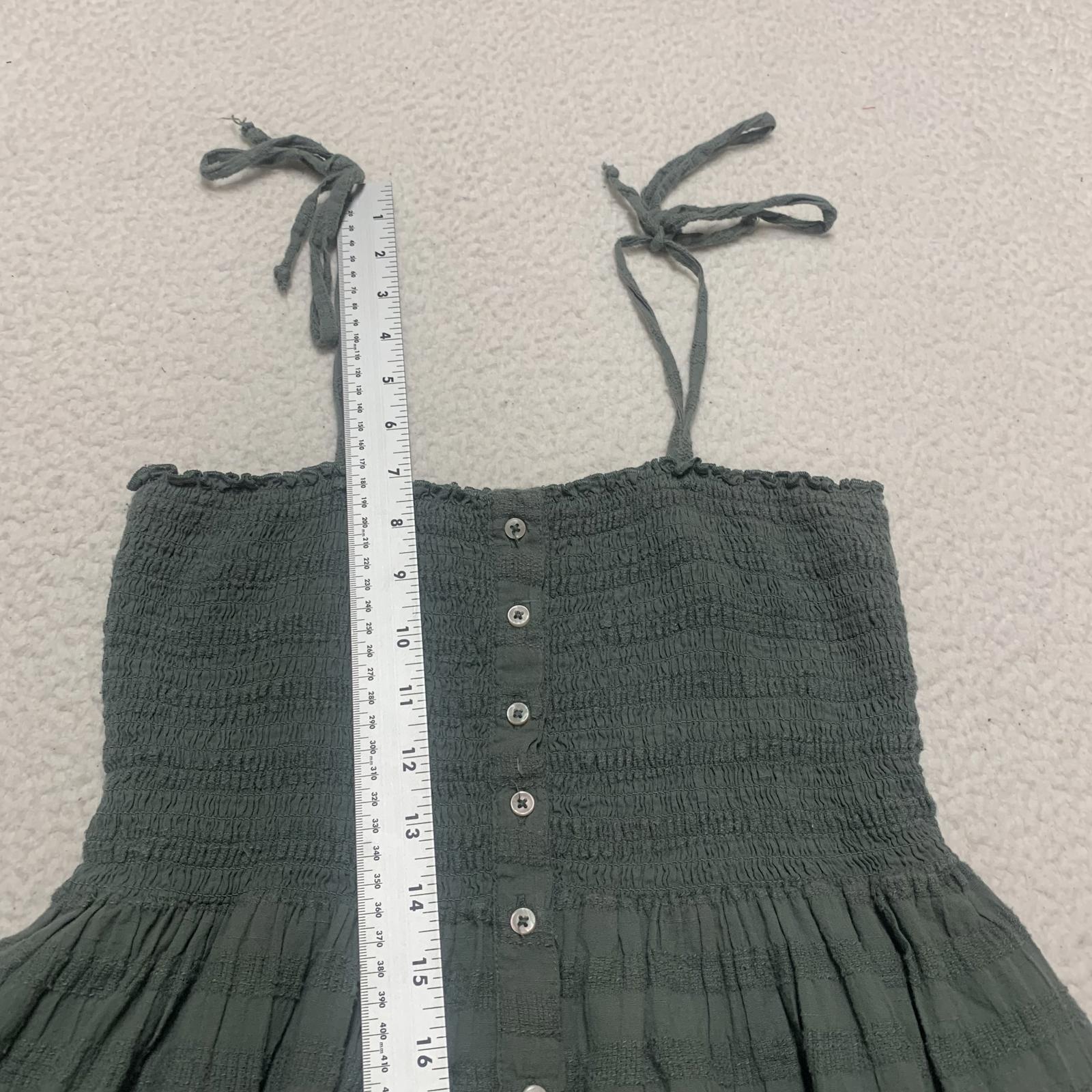 Vestido midi verde fruncido Aerie para mujer, talla XS, con botones en el exterior y tirantes sin mangas