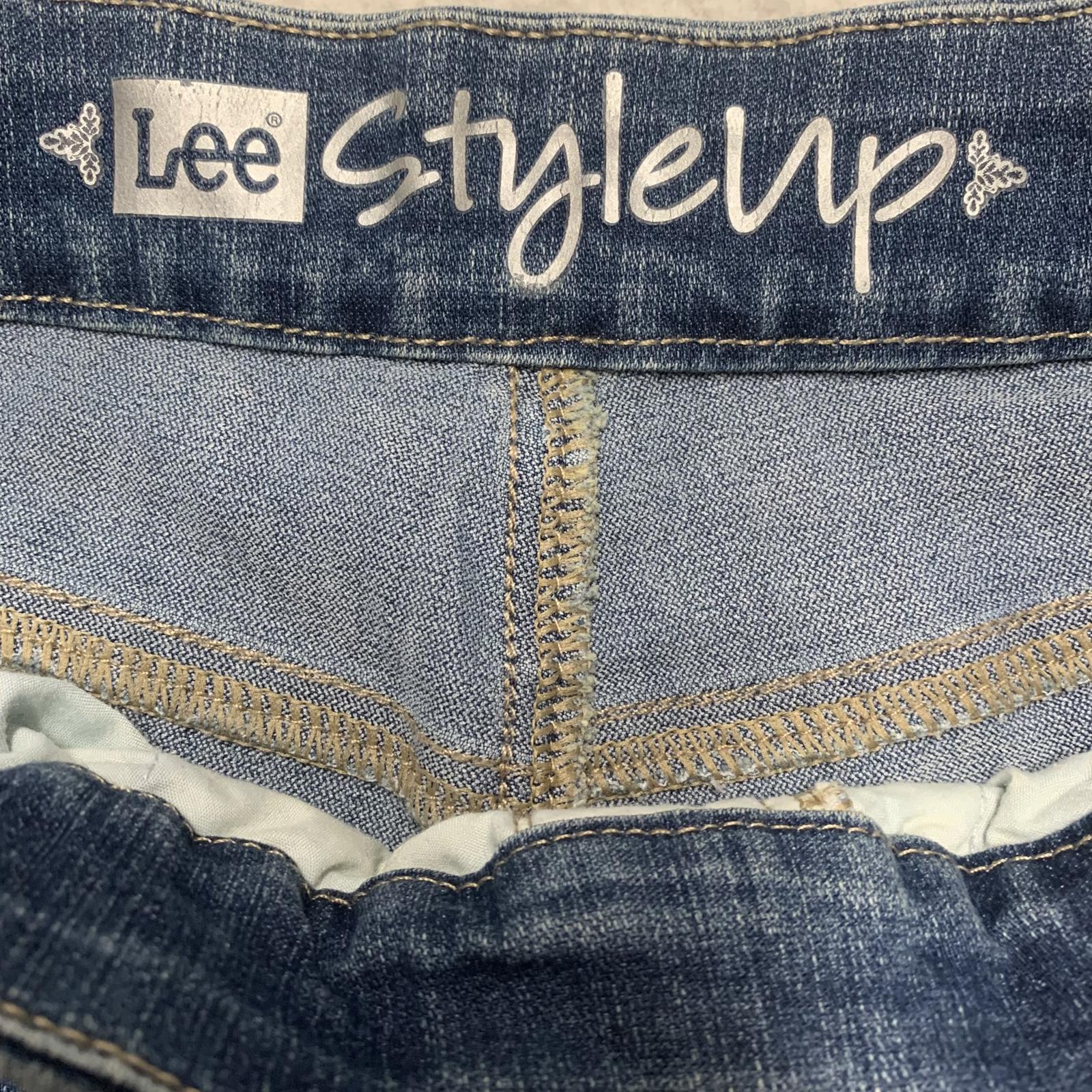 Vaqueros capri de mezclilla azul mediano Lee para mujer, talla 8, con bordado floral, 30 x 16