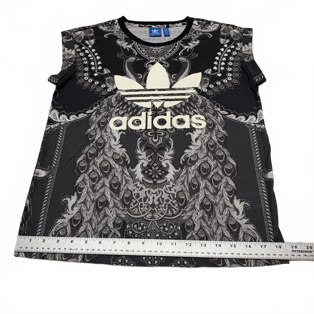 Camiseta negra Adidas talla S con diseño de logotipo gráfico de plumas de cachemira