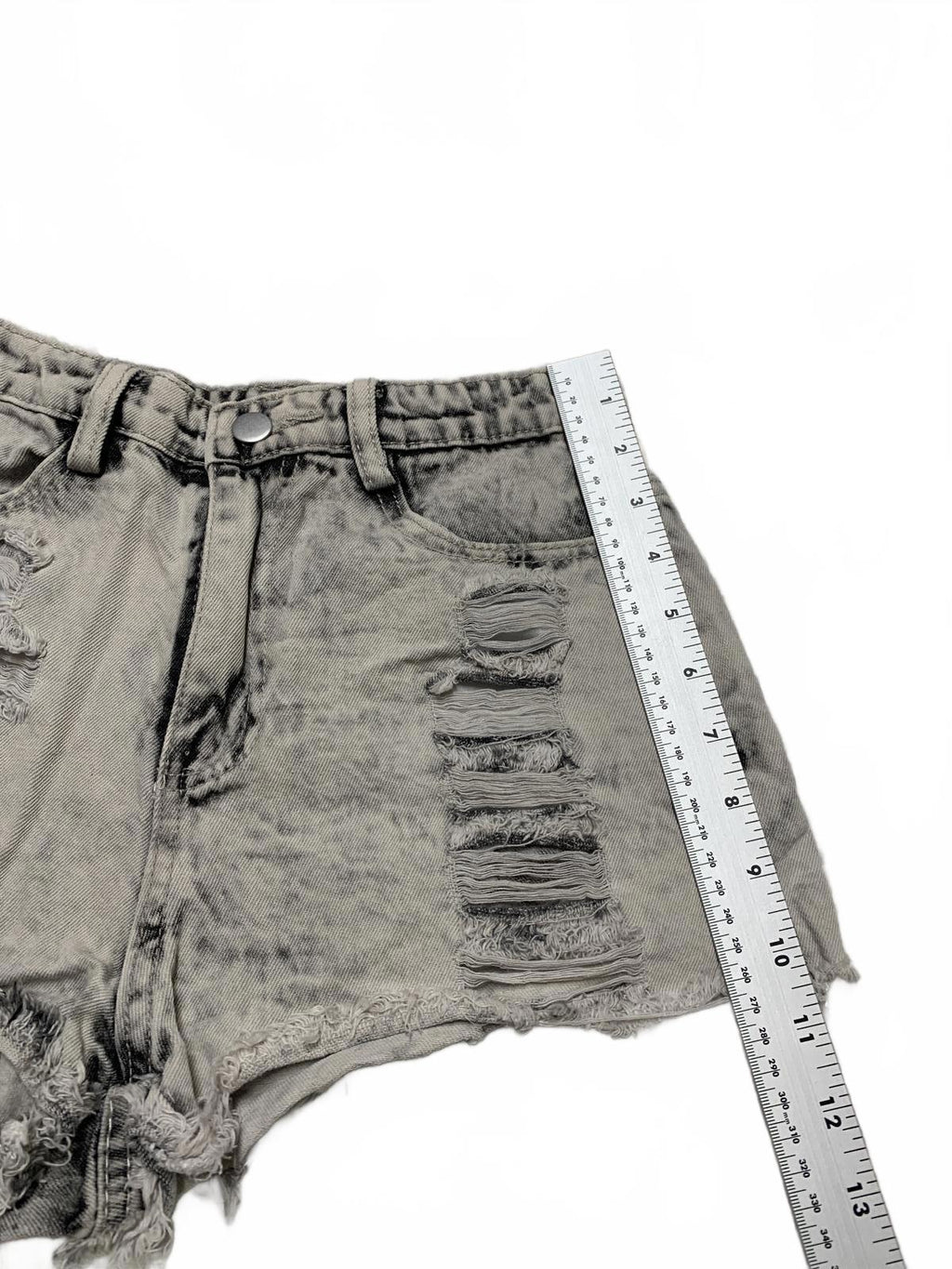 LE LIS Pantalones cortos vaqueros desgastados grises talla pequeña W25 de tiro medio con dobladillo deshilachado