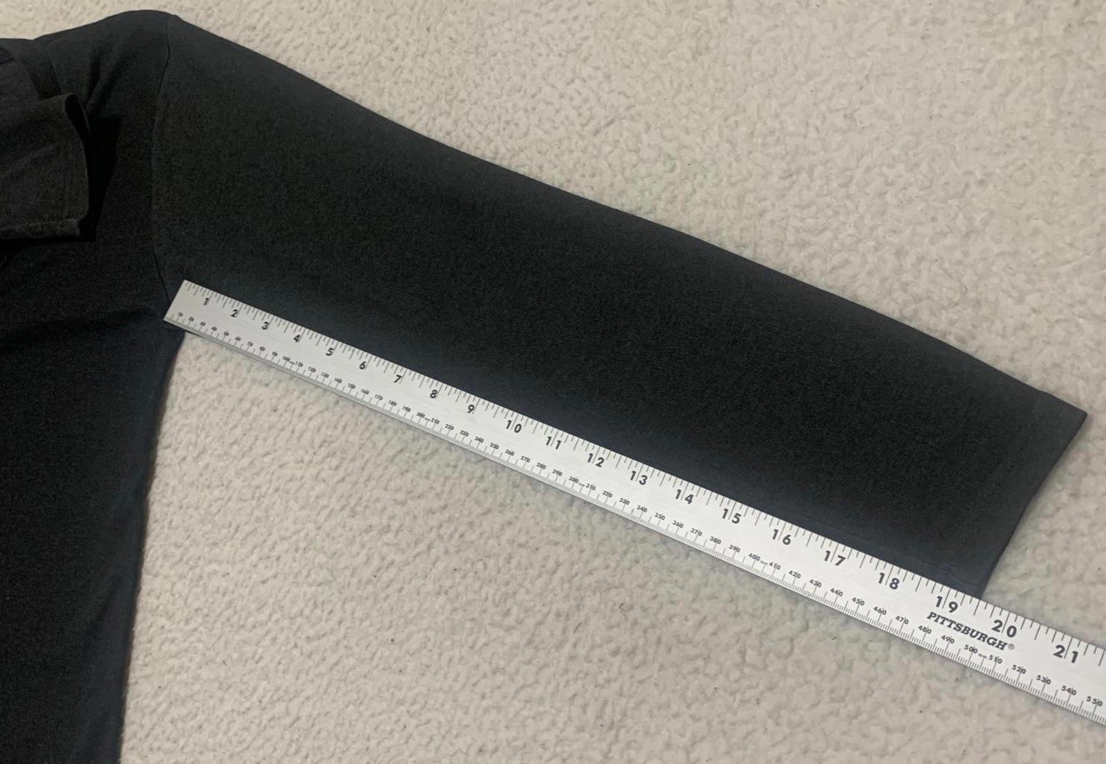 Suéter tipo cárdigan minimalista con botones en gris carbón de Flatseven para mujer, talla M