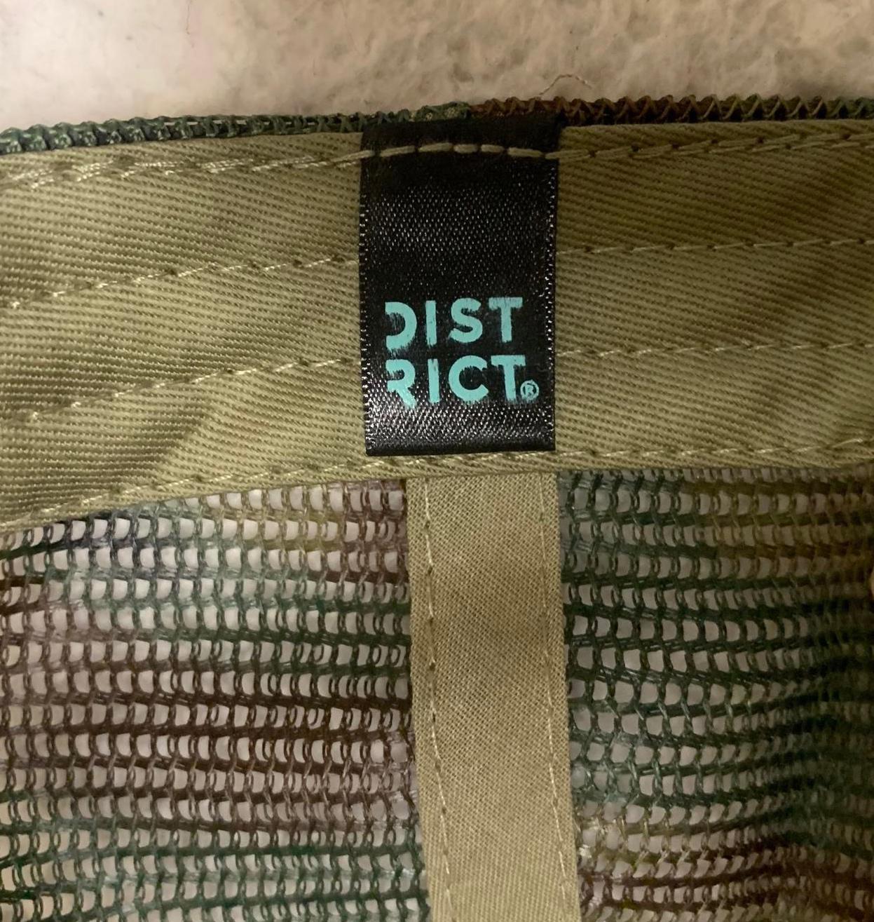 Gorra de camionero DISTRICT Street Team Studios para hombre, color verde camuflaje