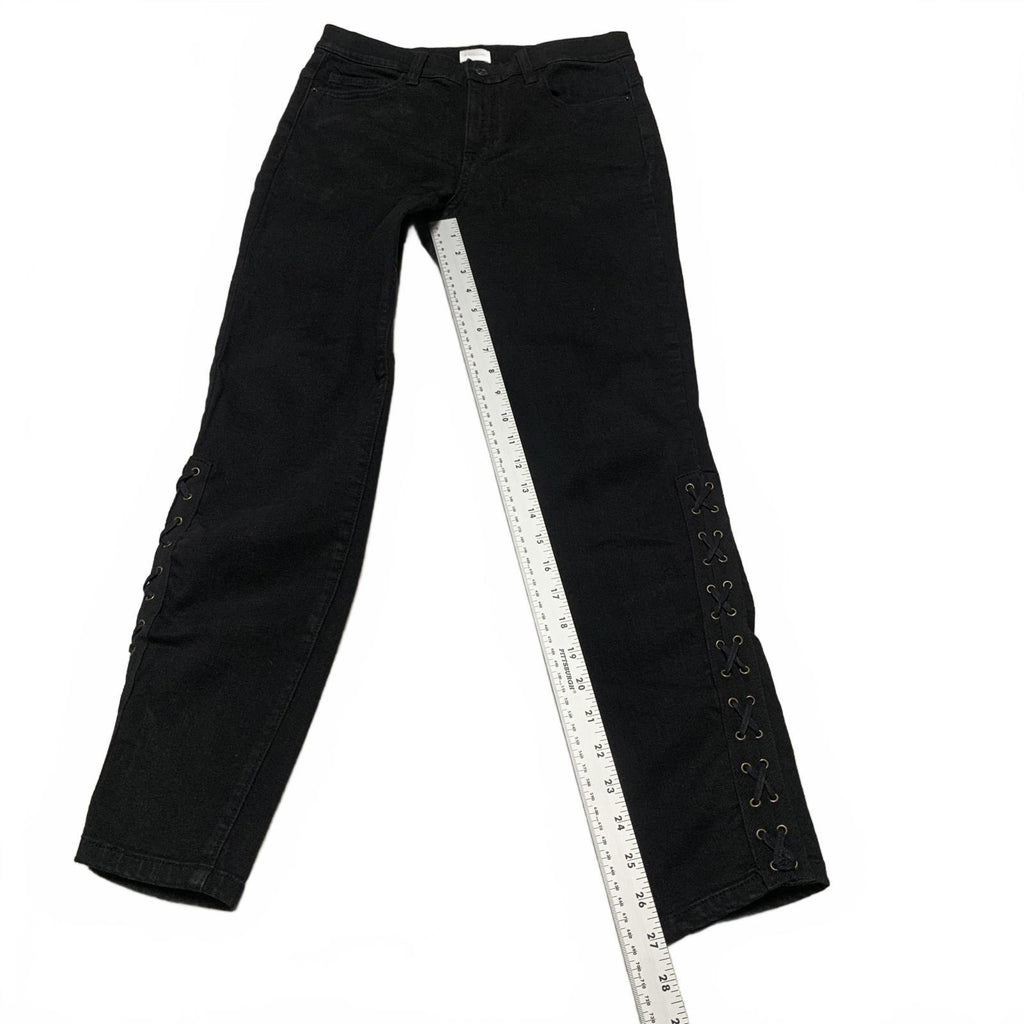 Adelanto de los jeans con cordones laterales lavados en negro, talla 7 para jóvenes, 27.5 x 27