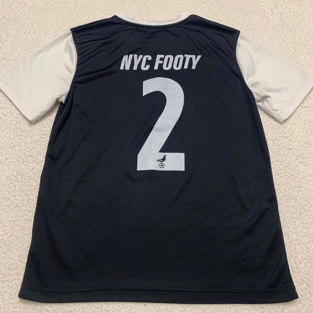 Camiseta de fútbol unisex Umbro NYC Footy negra, talla pequeña para jóvenes