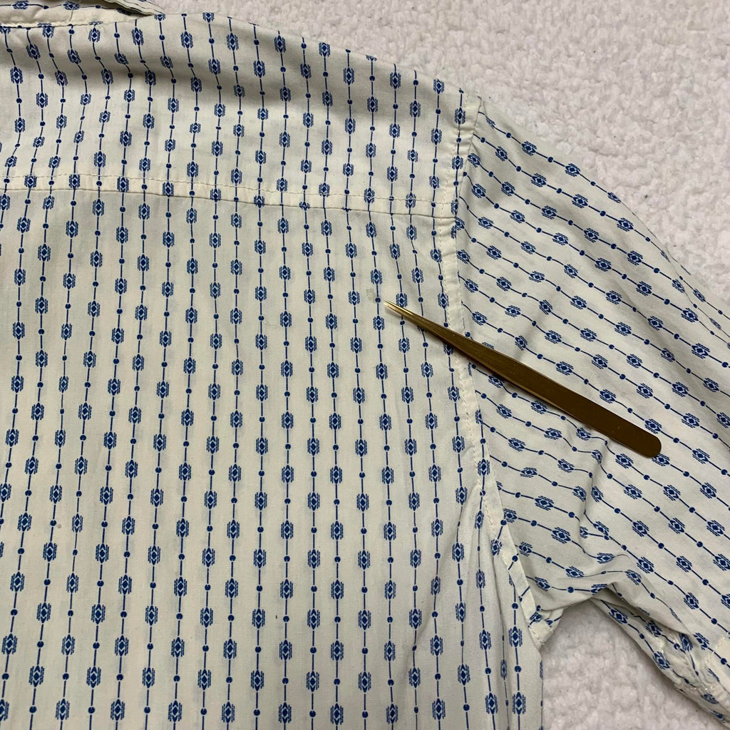 Camisa informal de manga corta Quiksilver para hombre, color blanco roto, talla pequeña