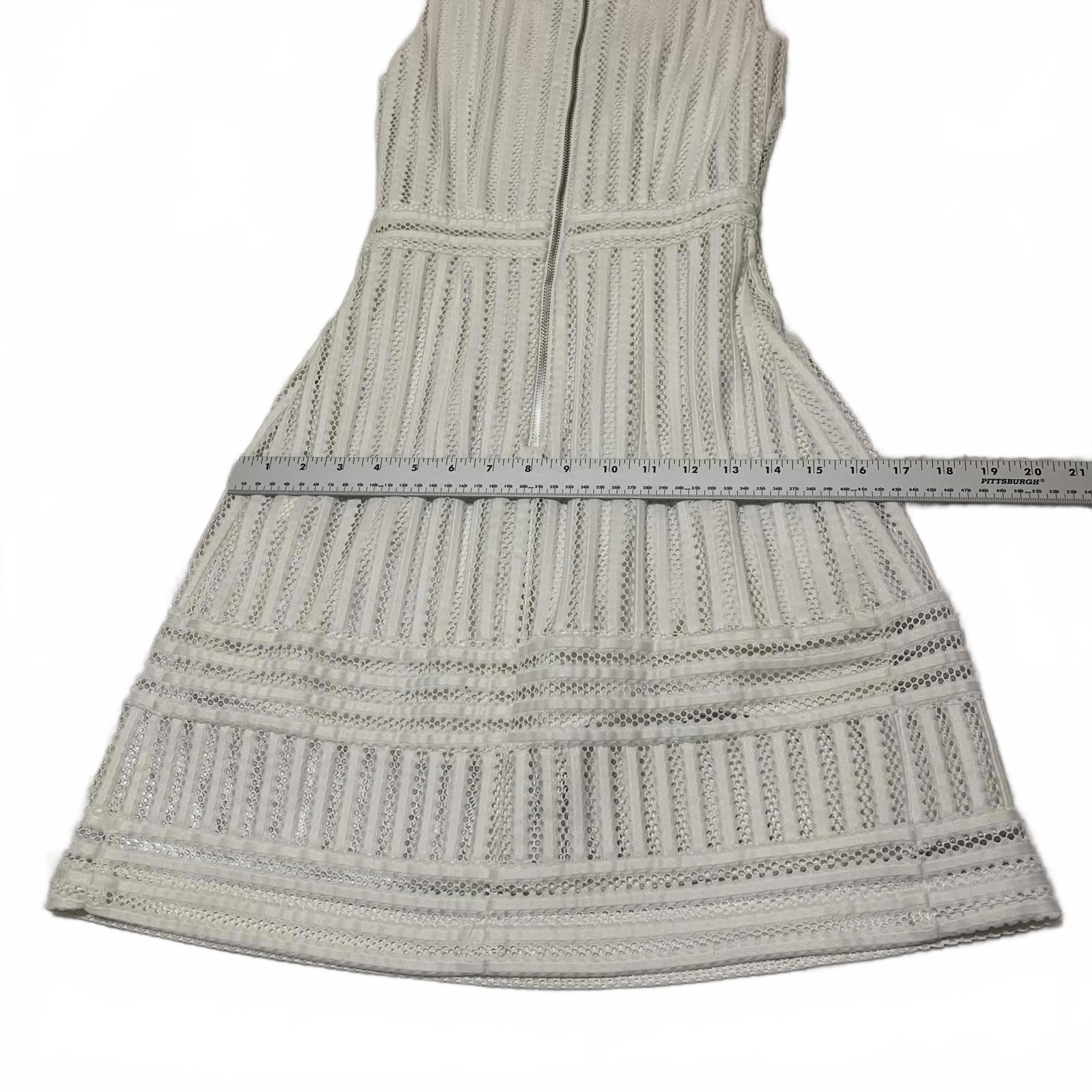 Vestido blanco sin mangas con escote en V y largo hasta la rodilla con estampado texturizado de H&amp;M para mujer, talla 2