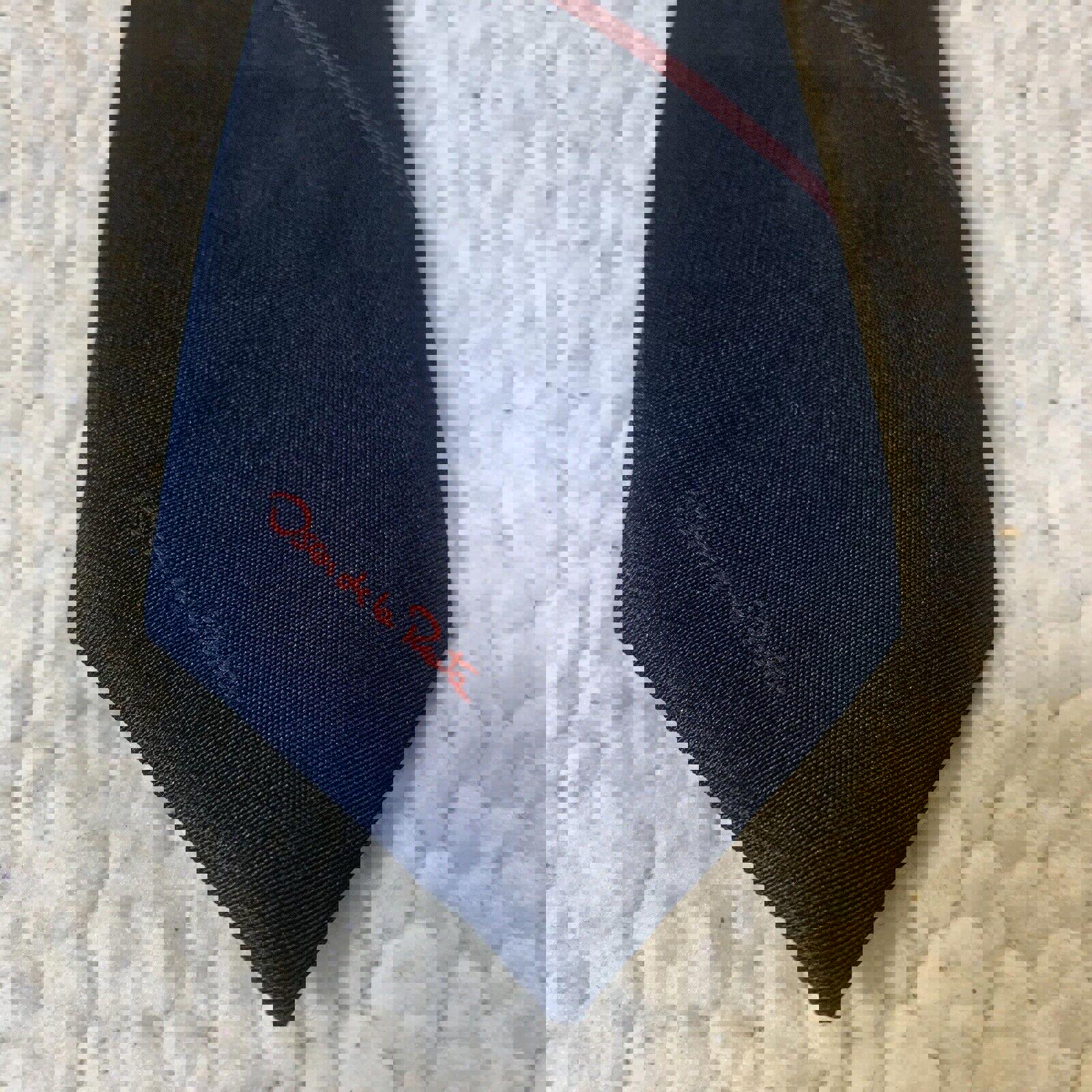 Corbata Oscar de la Renta Azul Marino Diagonal Rayas Rojas Firma