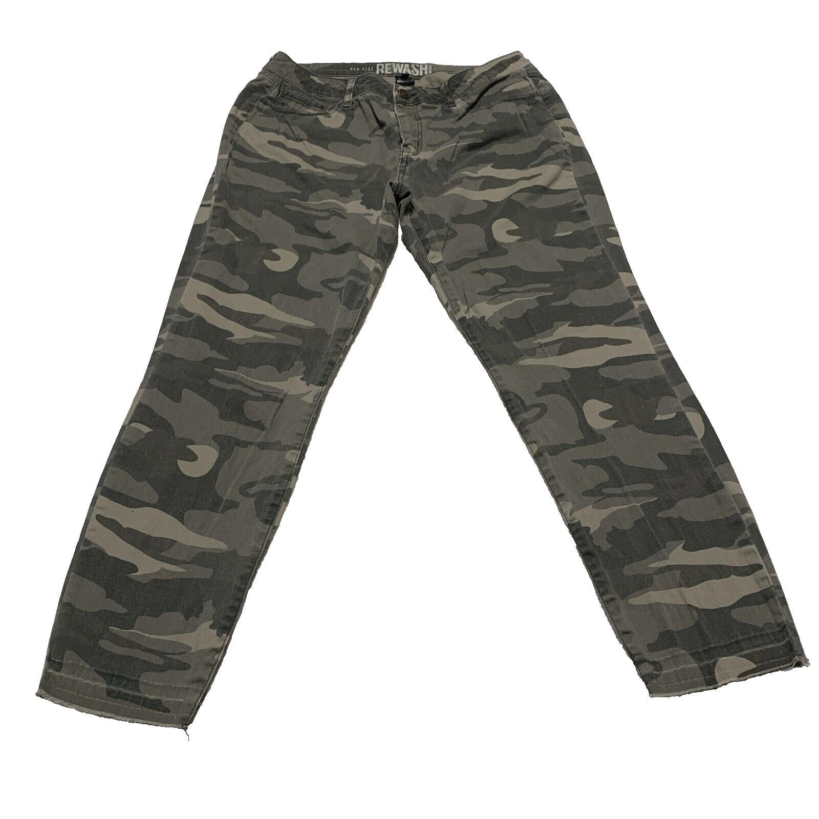 Pantalones rectos con estampado de camuflaje verde oliva para niños de la marca Rewash, talla 7/28