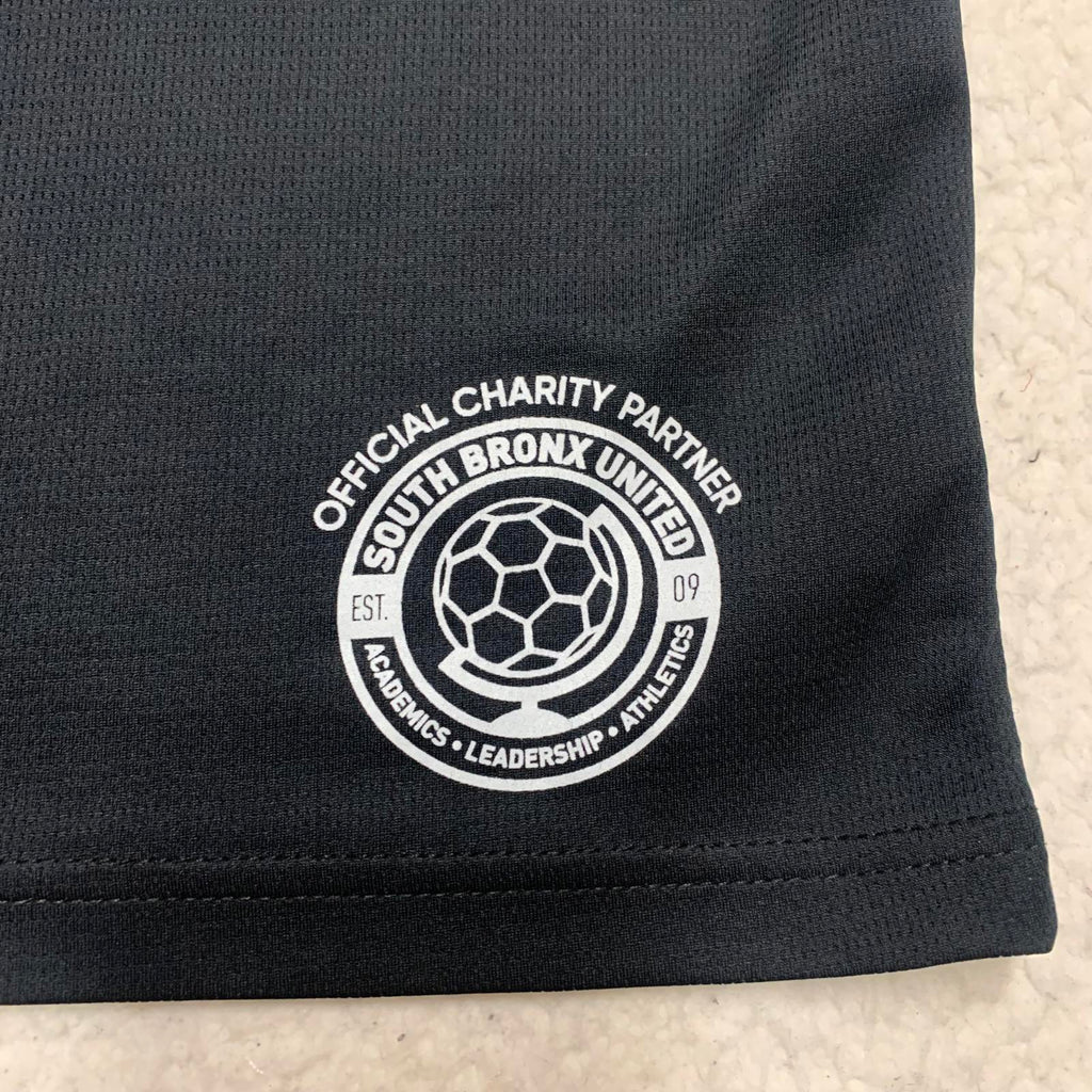 Camiseta de fútbol unisex Umbro NYC Footy negra, talla pequeña para jóvenes