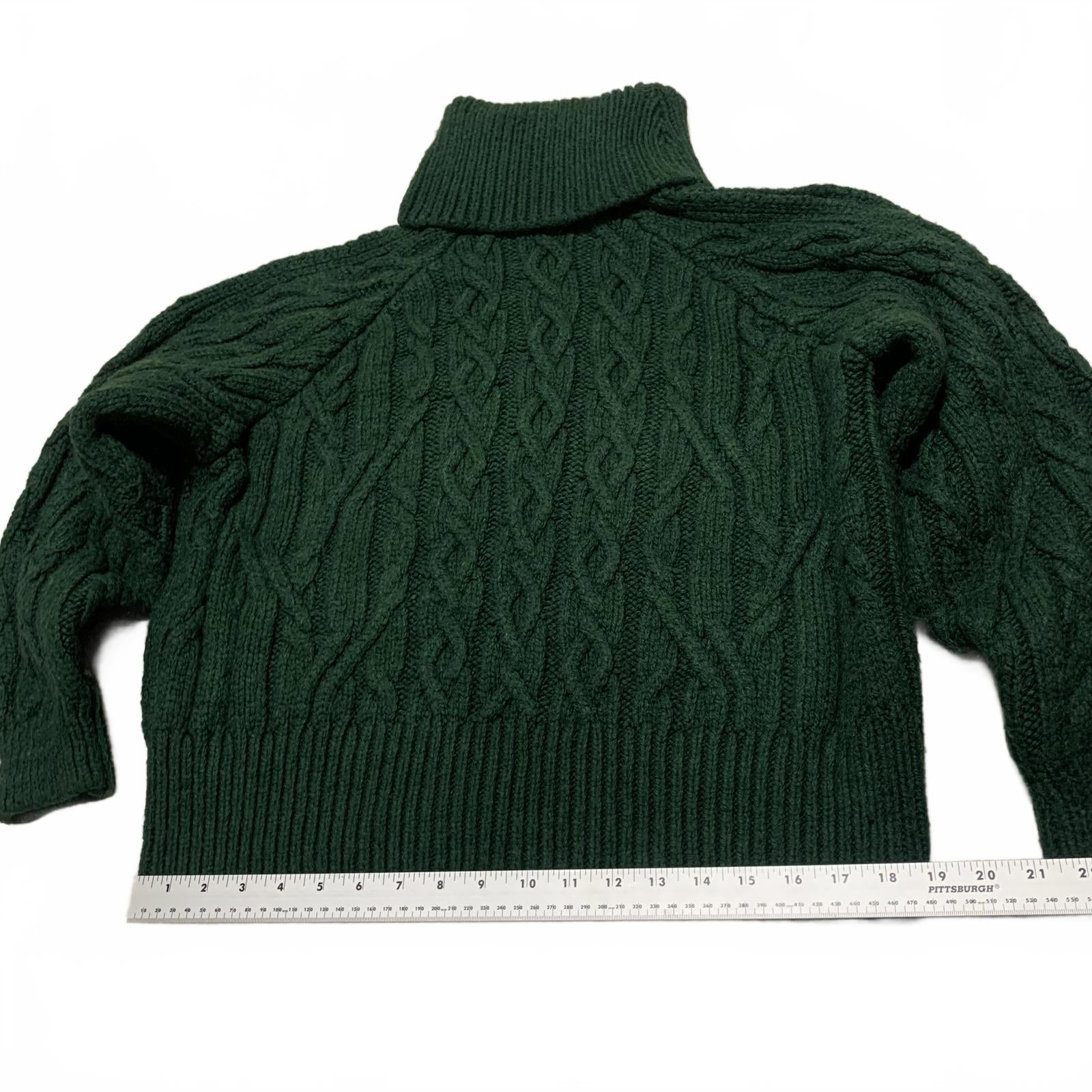 Suéter de cuello alto de punto trenzado verde oscuro con hombros descubiertos para mujer de Zara, talla pequeña