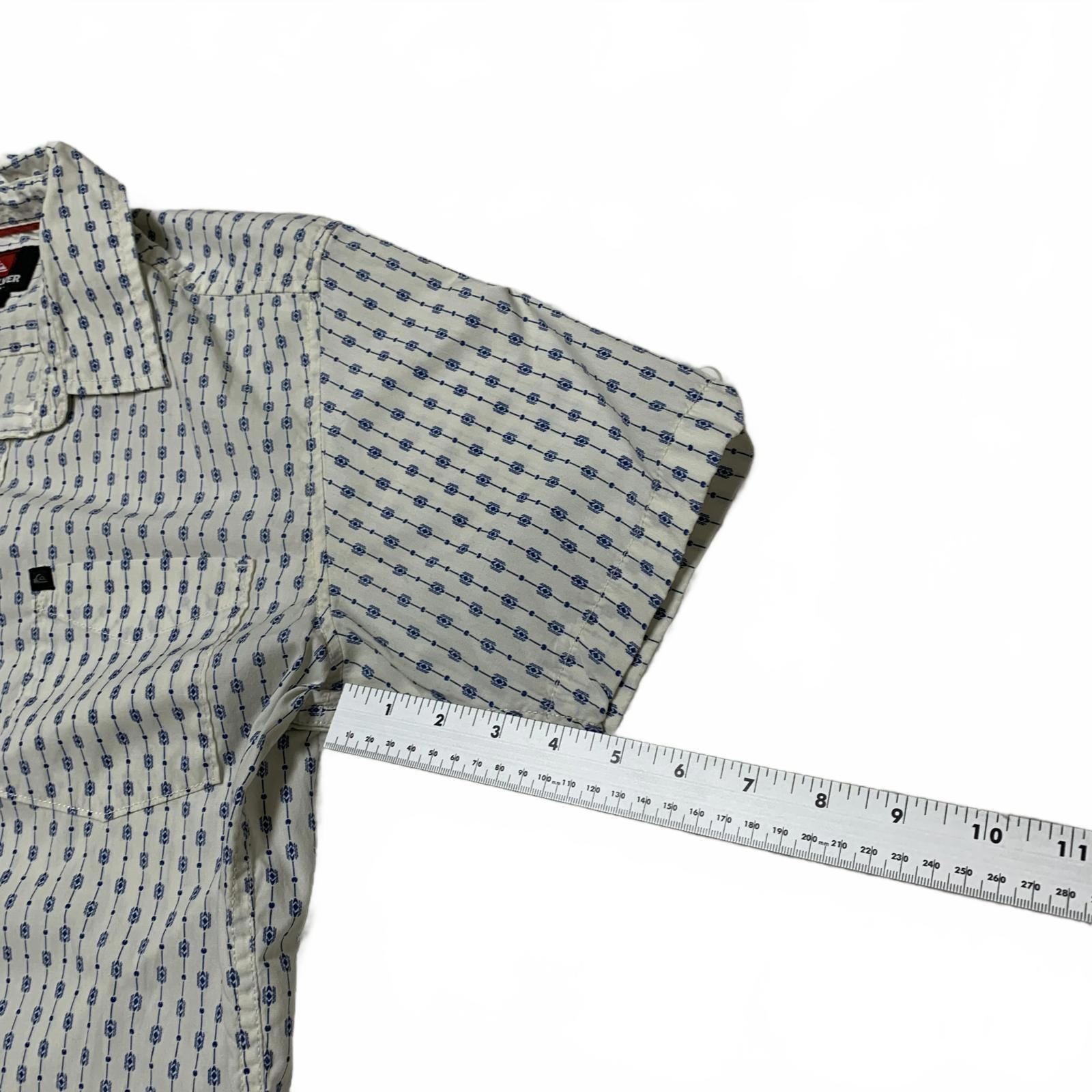 Camisa informal de manga corta Quiksilver para hombre, color blanco roto, talla pequeña